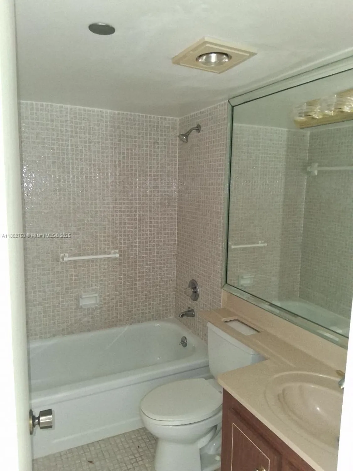 Property Slideshow image 17 of 30 | 1300 saint charles pl apt 302, Pembroke Pines, FL, 33026