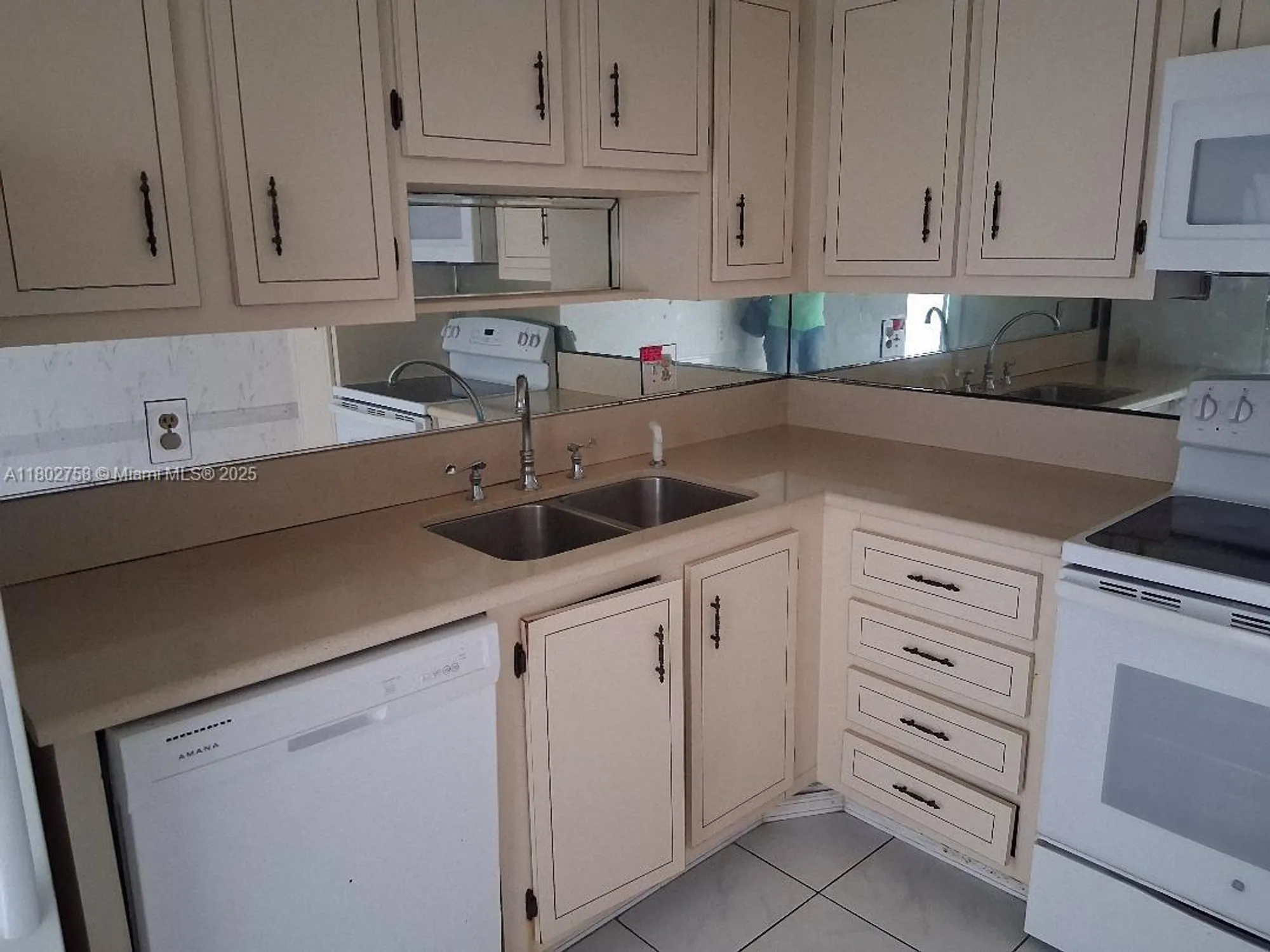 Property Slideshow image 12 of 30 | 1300 saint charles pl apt 302, Pembroke Pines, FL, 33026