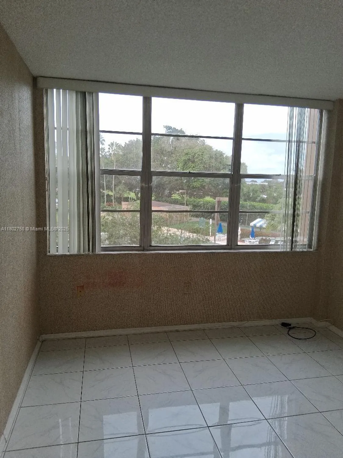 Property Slideshow image 13 of 30 | 1300 saint charles pl apt 302, Pembroke Pines, FL, 33026