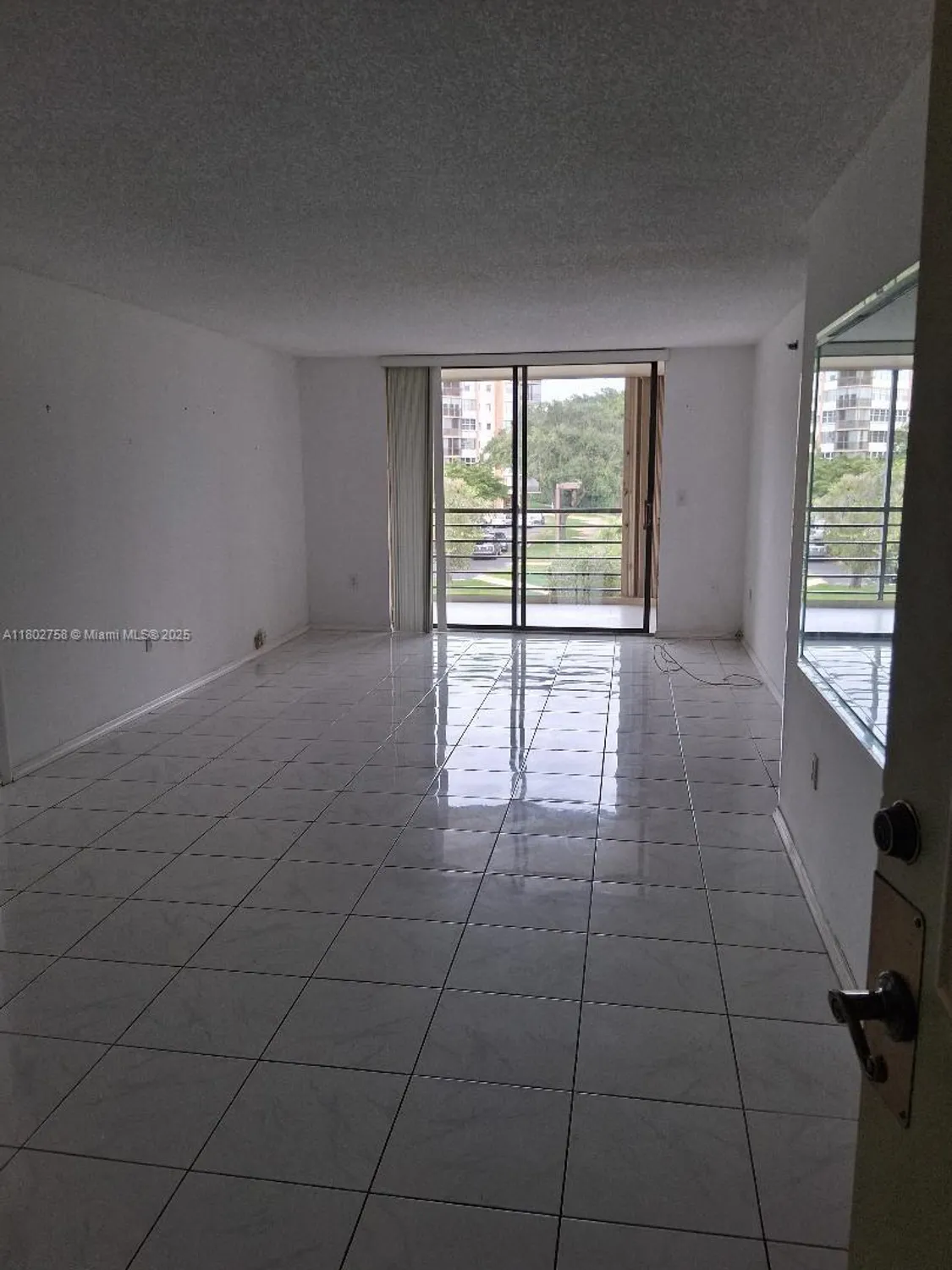 Property Slideshow image 9 of 30 | 1300 saint charles pl apt 302, Pembroke Pines, FL, 33026