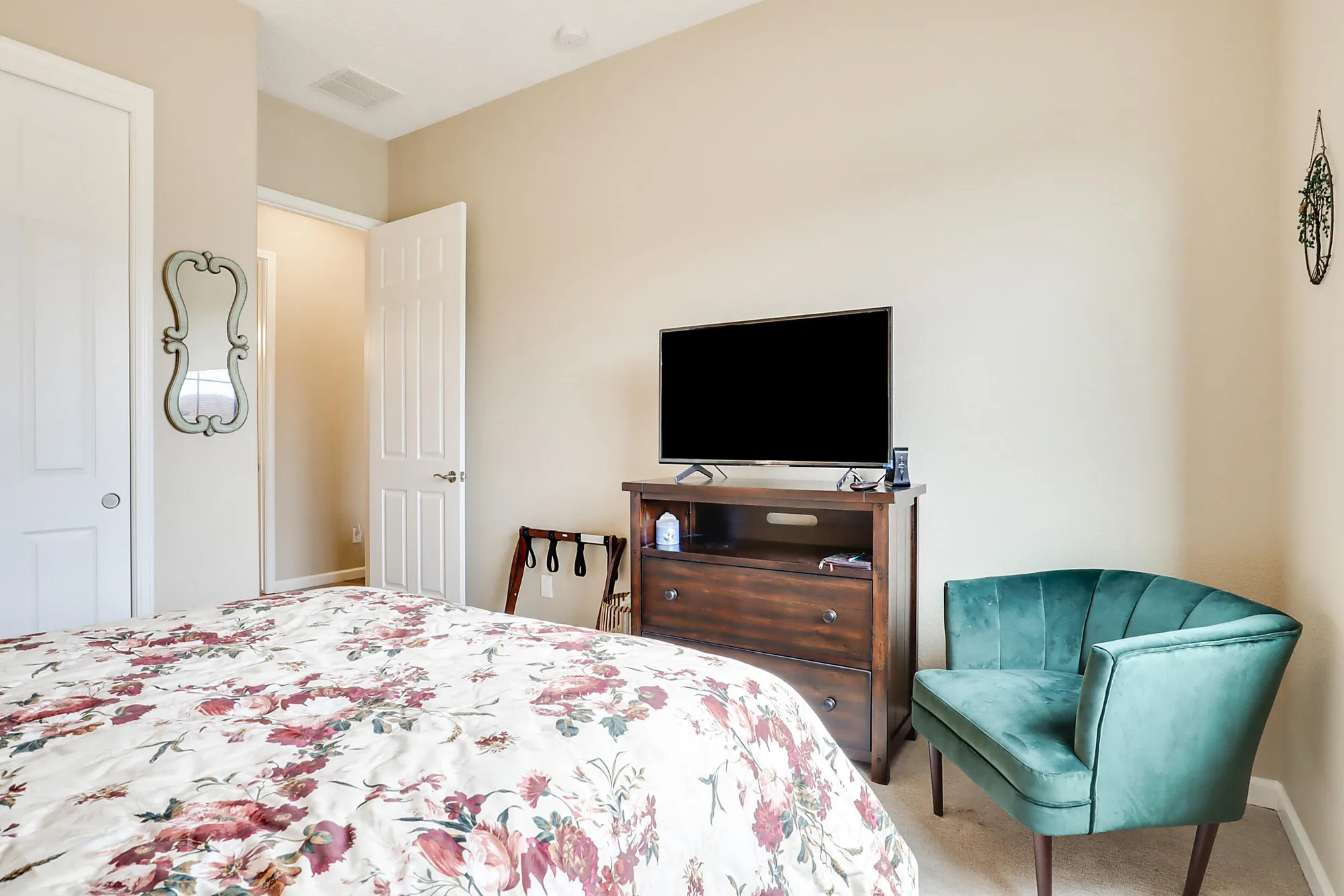 Property Slideshow image 15 of 35 | 9212 crystal creek ln nw, Albuquerque, NM, 87120