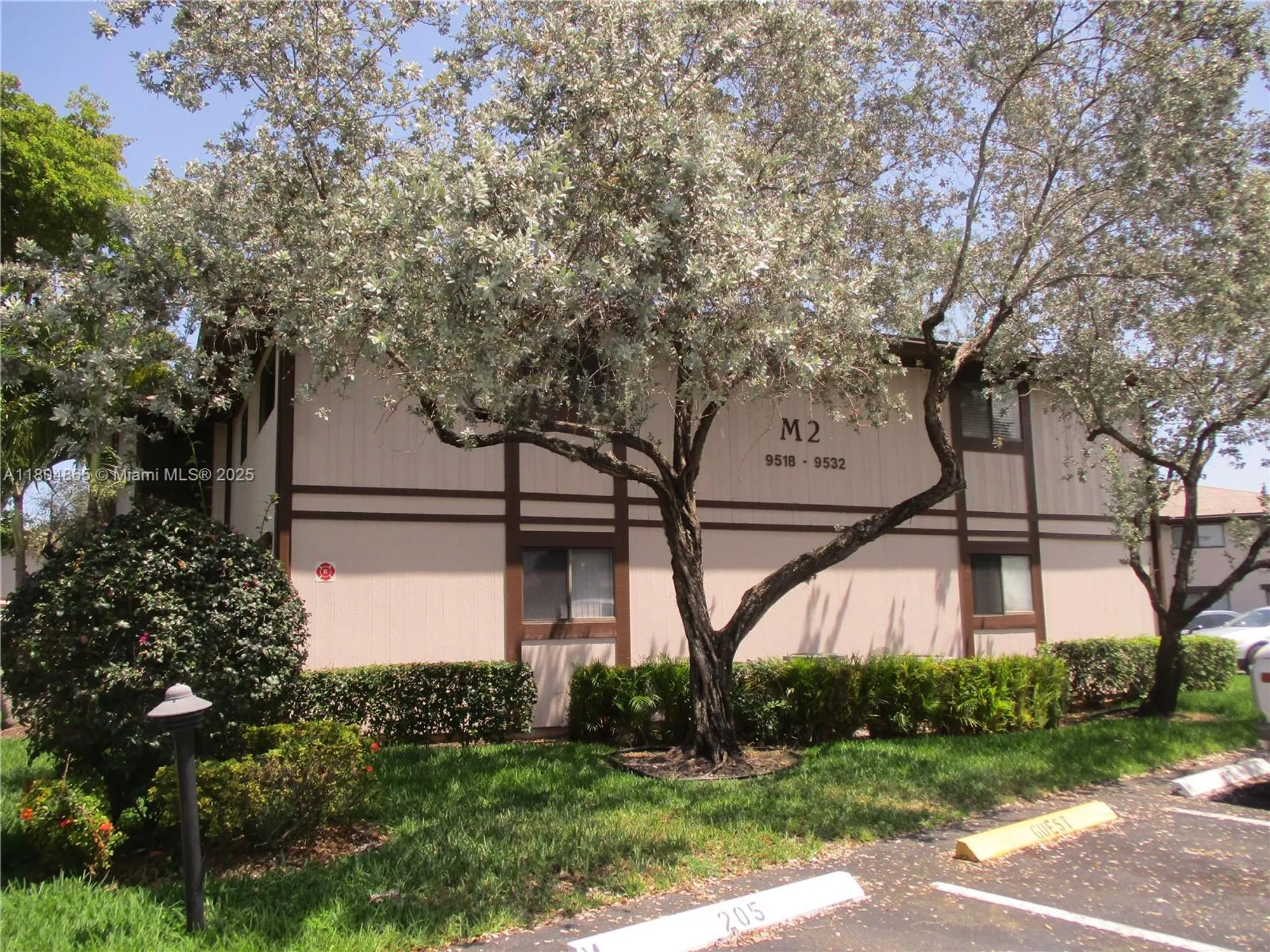 Property Slideshow image 1 of 32 | 9530 n belfort cir 108, Tamarac, FL, 33321