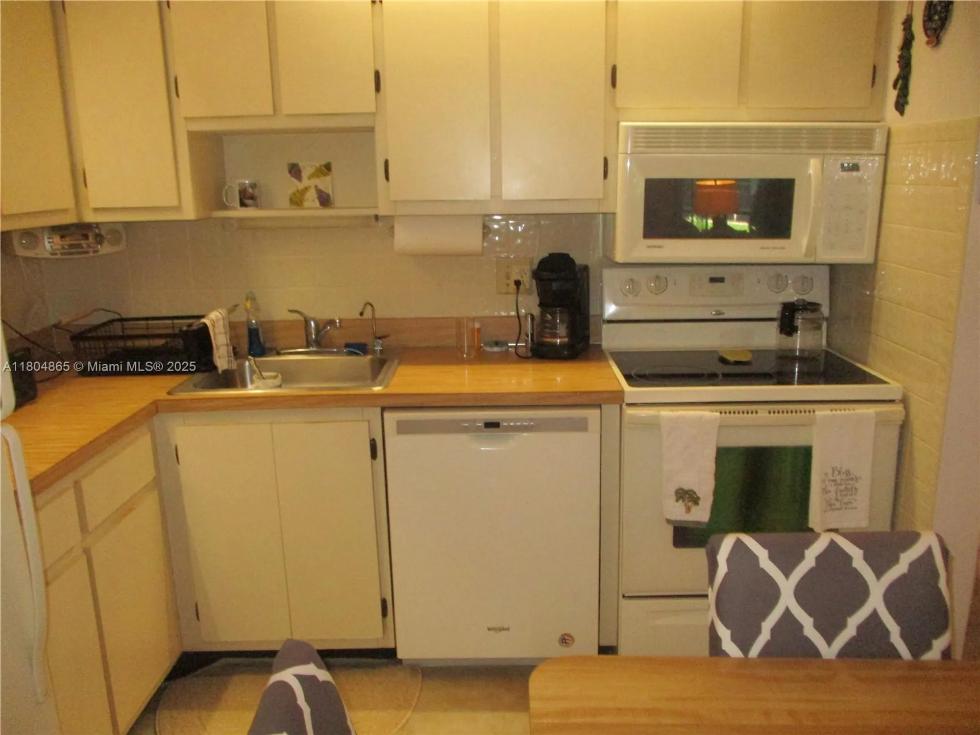 Property Slideshow image 6 of 32 | 9530 n belfort cir 108, Tamarac, FL, 33321