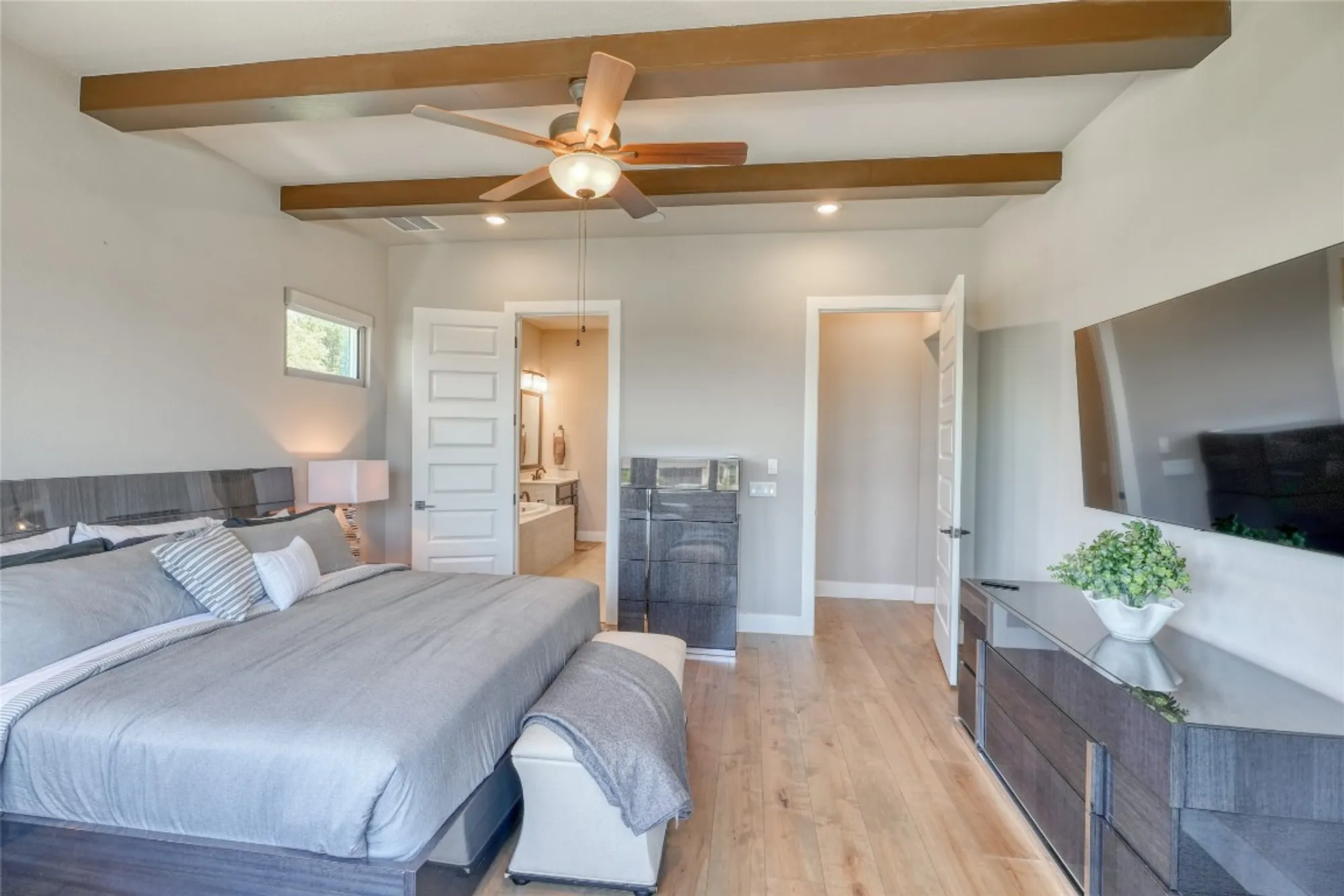 Property Slideshow image 20 of 40 | 111 medici cv, Horseshoe Bay, TX, 78657