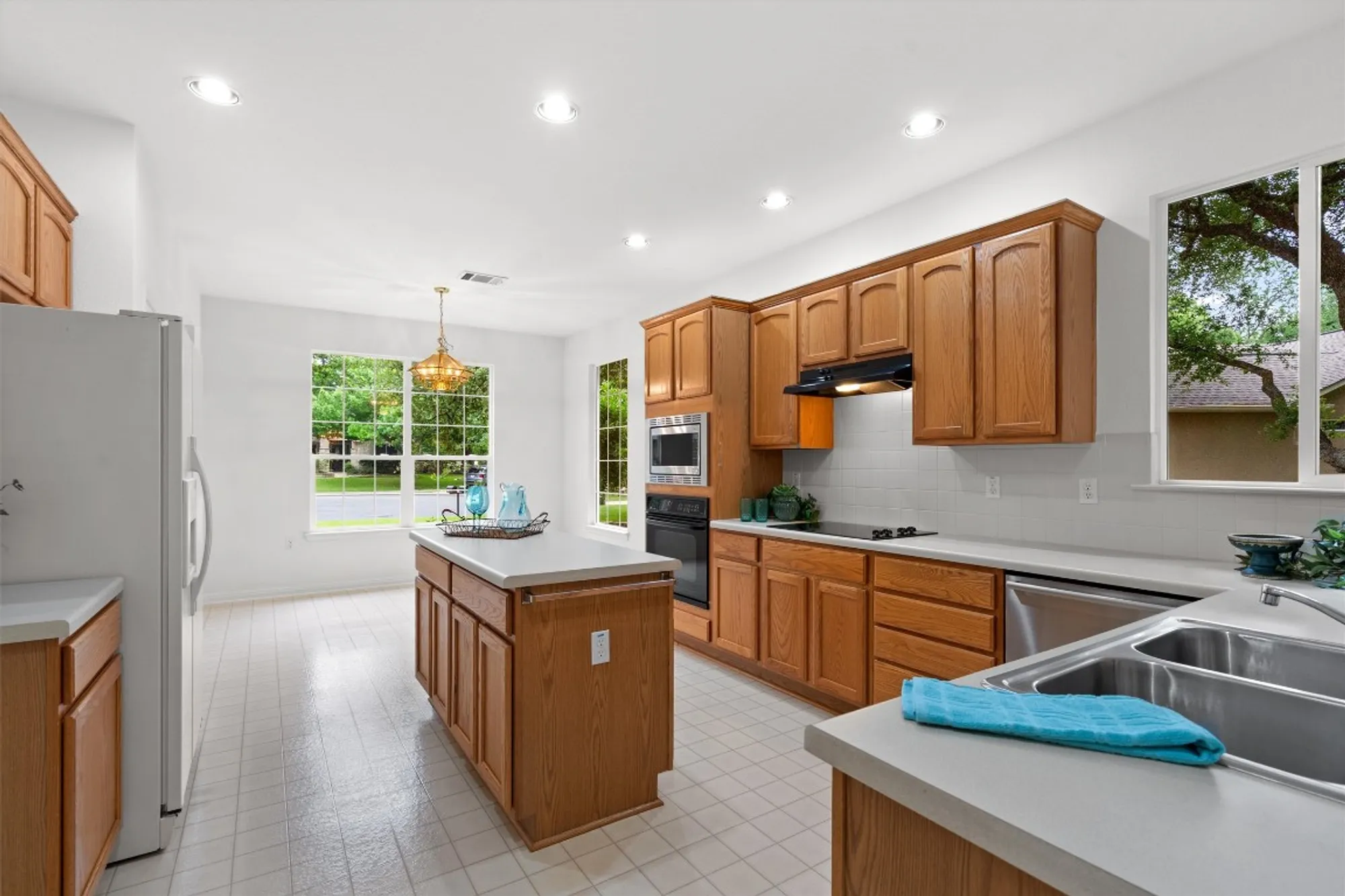 Property Slideshow image 13 of 34 | 106 ranch house cv, Georgetown, TX, 78633