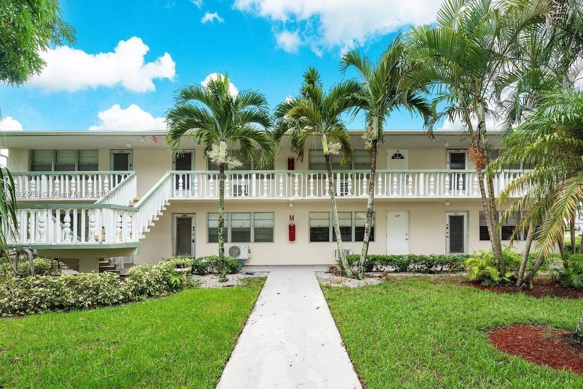 Property Slideshow image 2 of 8 | 294 windsor m # 294, West Palm Beach, FL, 33417