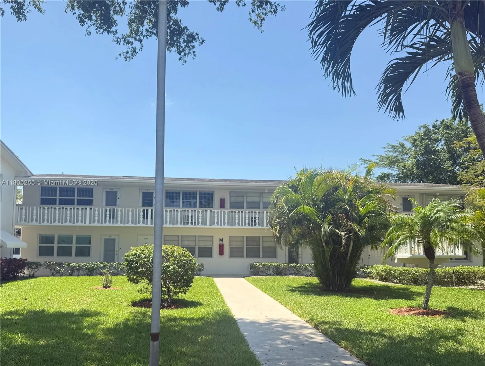 Property Slideshow image 4 of 8 | 294 windsor m # 294, West Palm Beach, FL, 33417