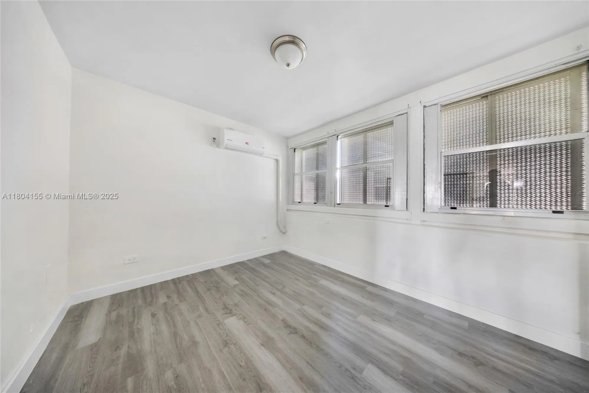 Property Slideshow image 9 of 20 | 2520 nw 2nd dr, Pompano Beach, FL, 33064