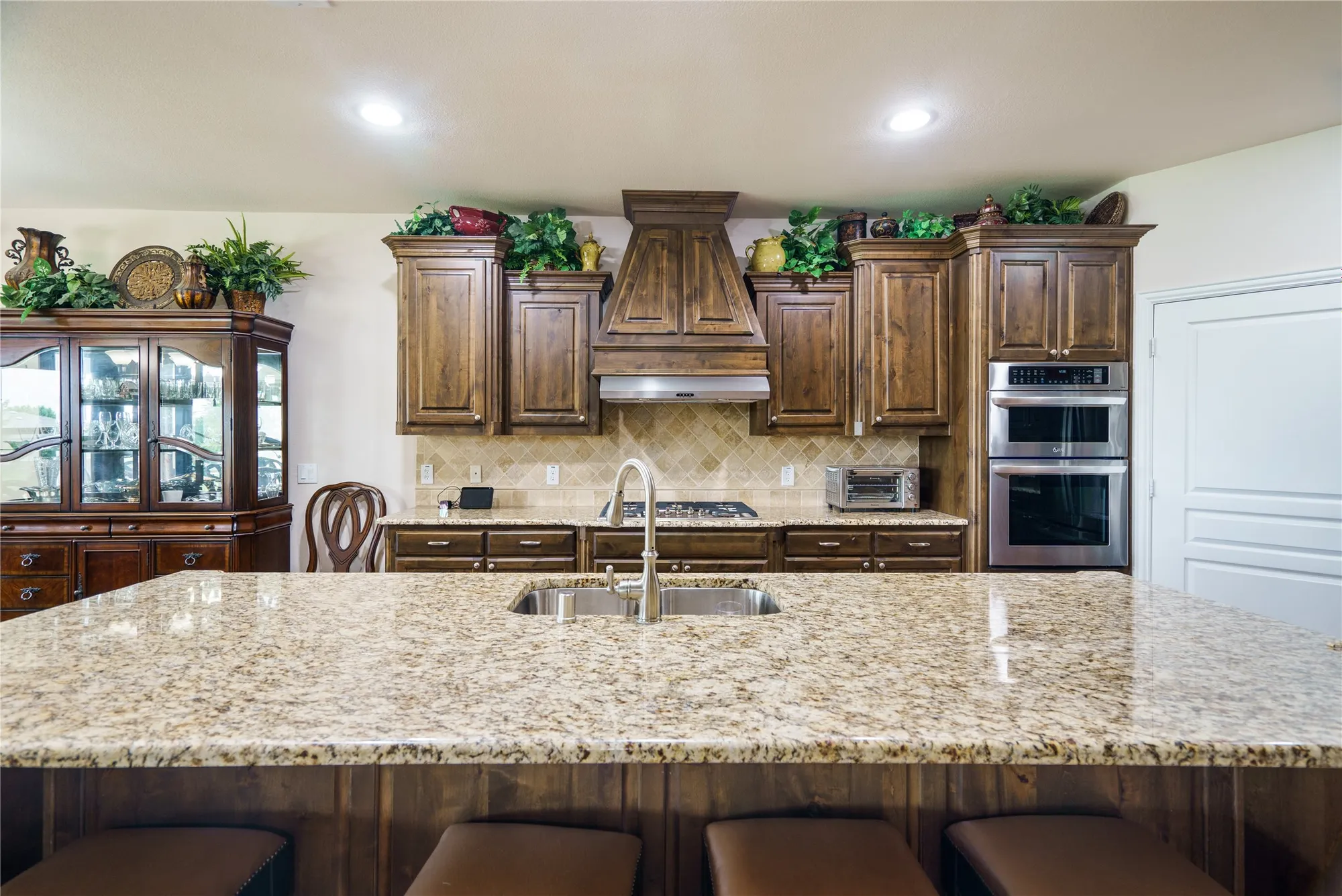 Property Slideshow image 5 of 27 | 1803 battle creek dr, Frisco, TX, 75036