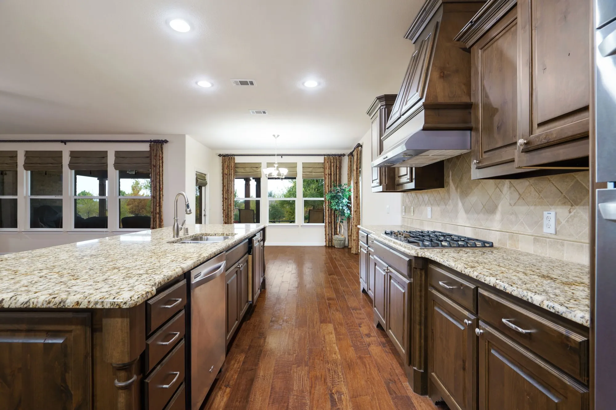 Property Slideshow image 7 of 27 | 1803 battle creek dr, Frisco, TX, 75036