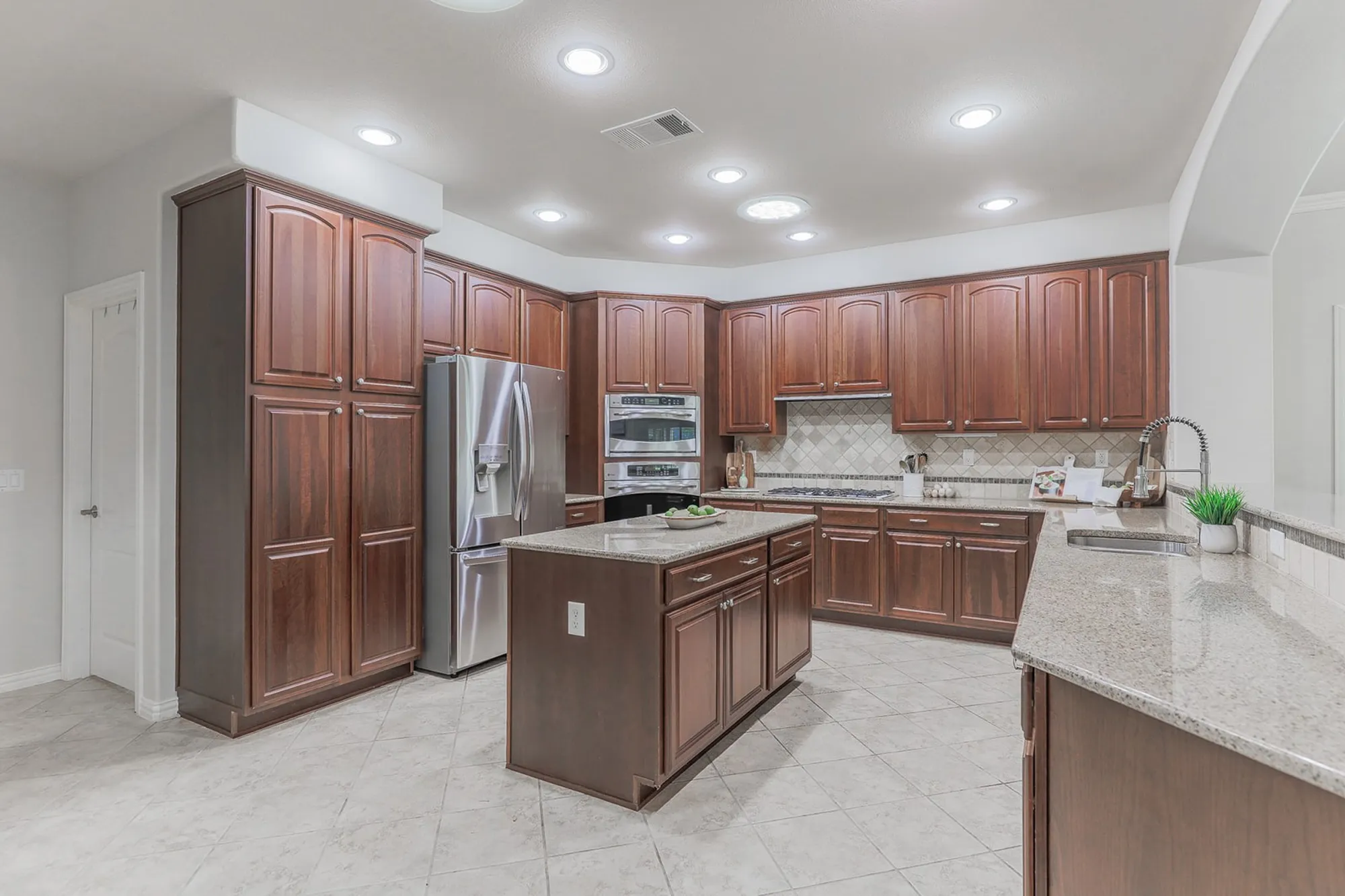 Property Slideshow image 15 of 38 | 11109 la jolla way, Denton, TX, 76207