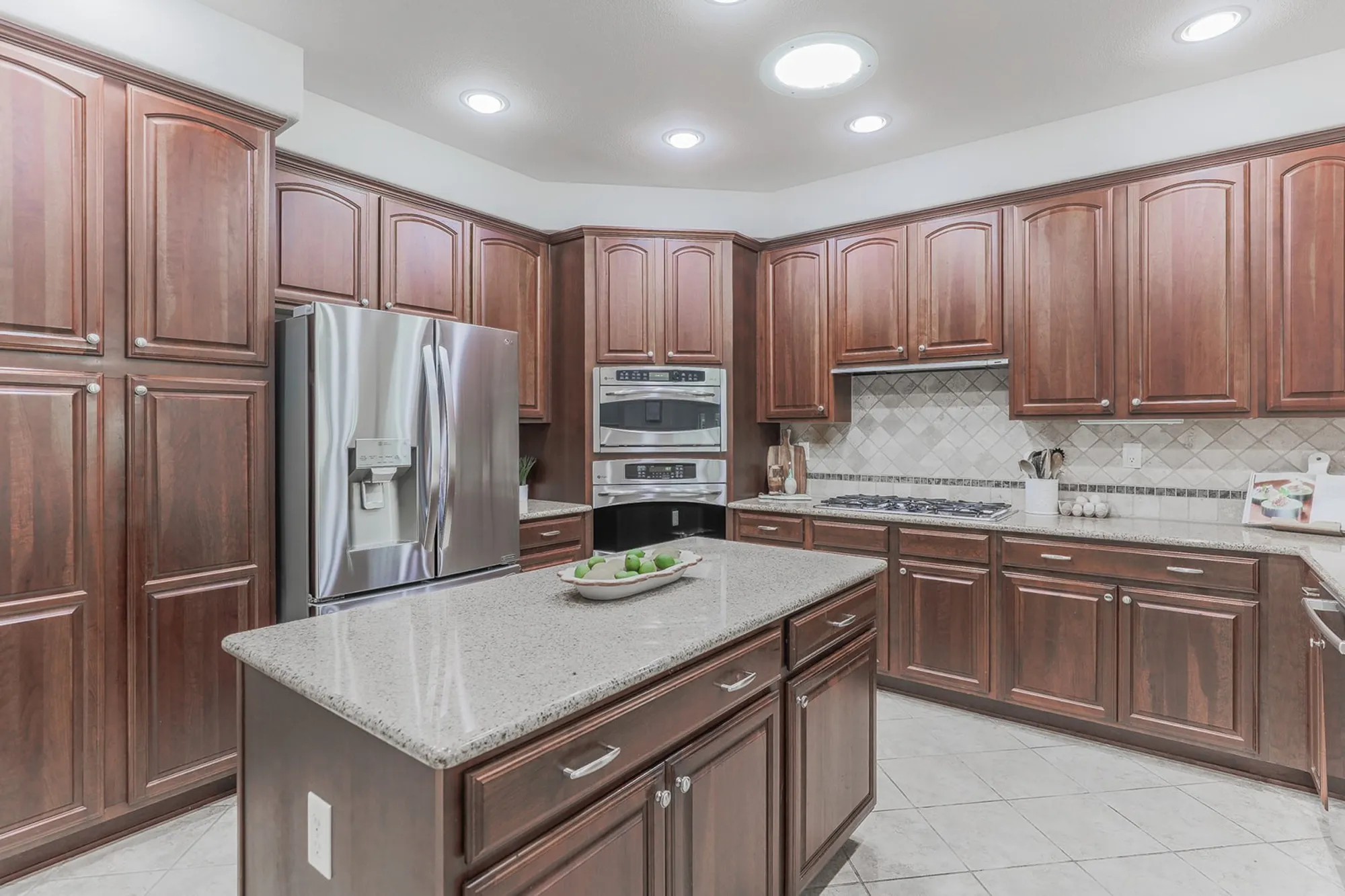 Property Slideshow image 16 of 38 | 11109 la jolla way, Denton, TX, 76207