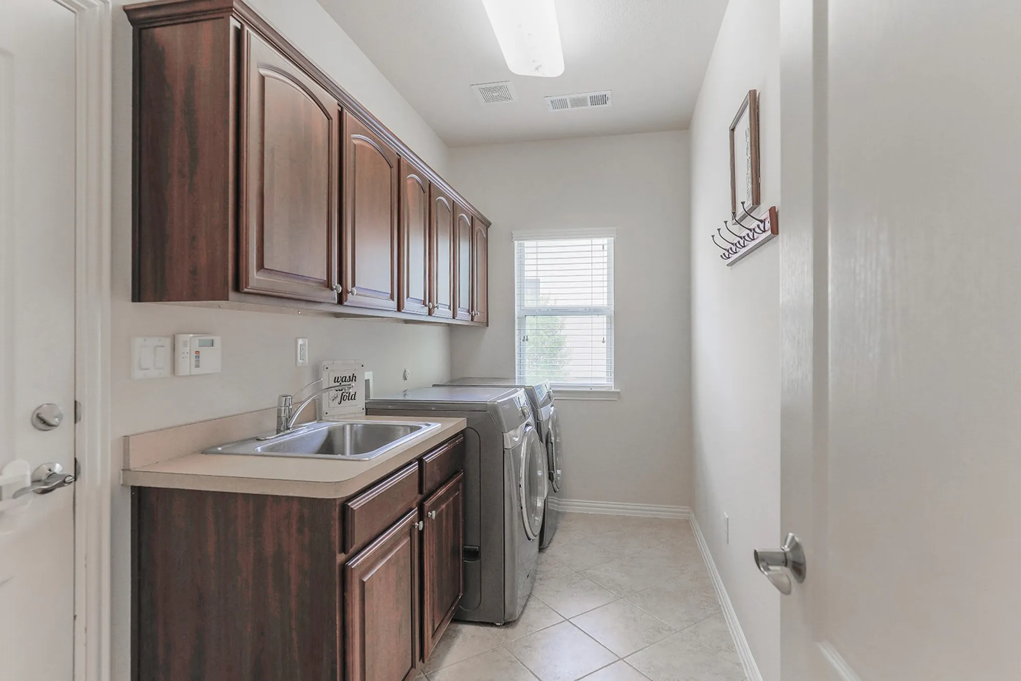 Property Slideshow image 20 of 38 | 11109 la jolla way, Denton, TX, 76207