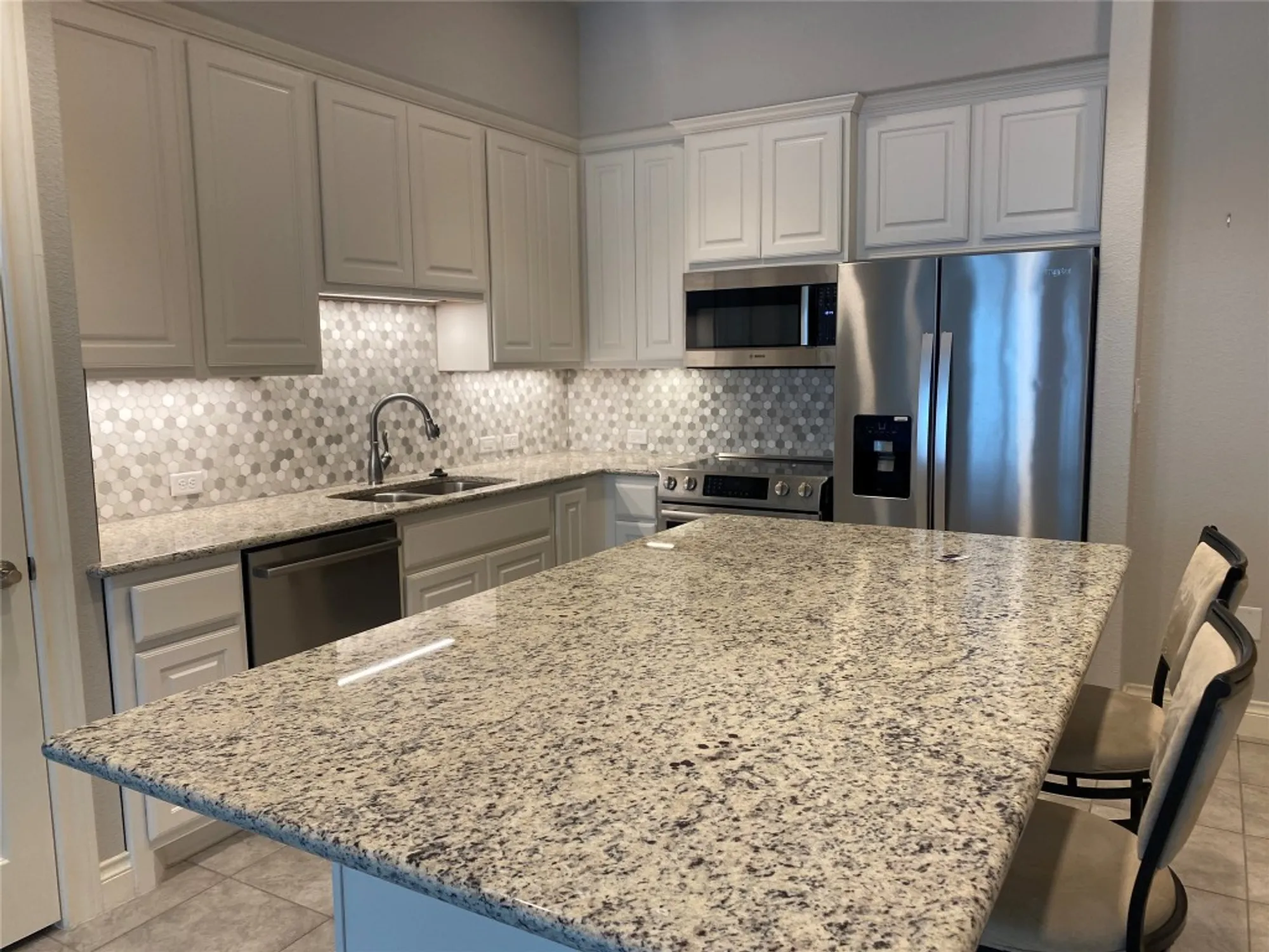 Property Slideshow image 3 of 20 | 104 bella toscana ave apt 2106, Lakeway, TX, 78734