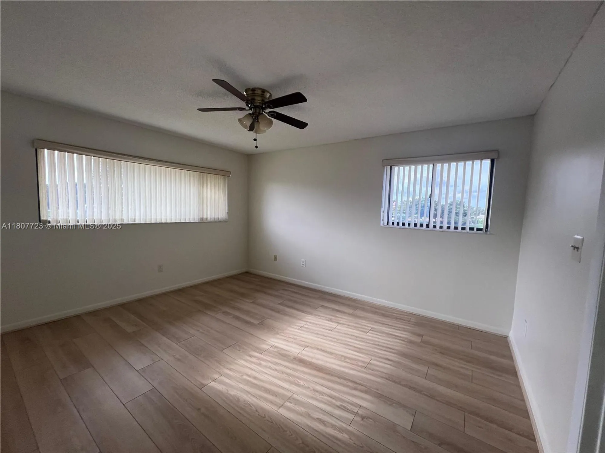 Property Slideshow image 11 of 31 | 9873 n belfort cir 215, Tamarac, FL, 33321