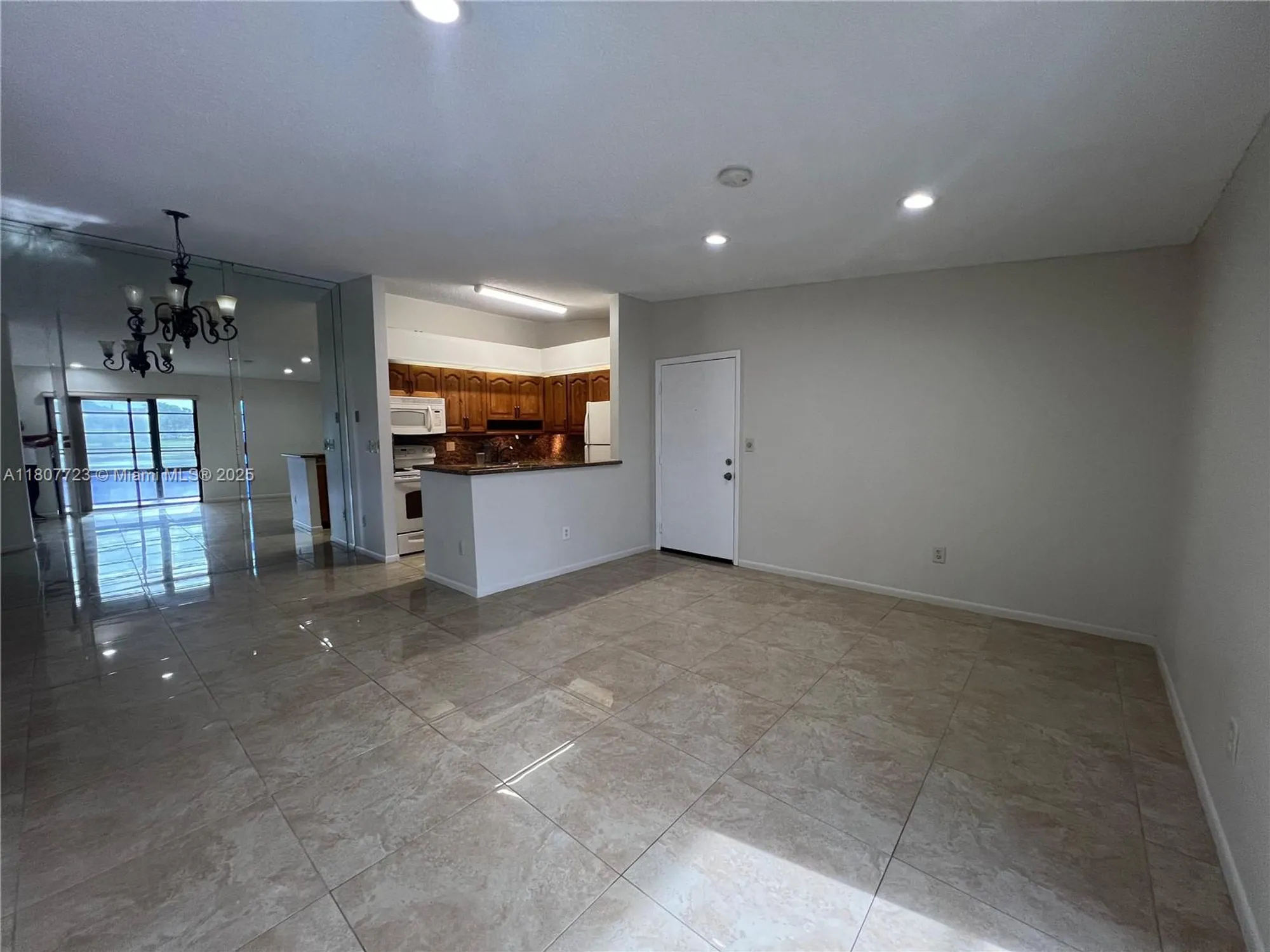 Property Slideshow image 5 of 31 | 9873 n belfort cir 215, Tamarac, FL, 33321
