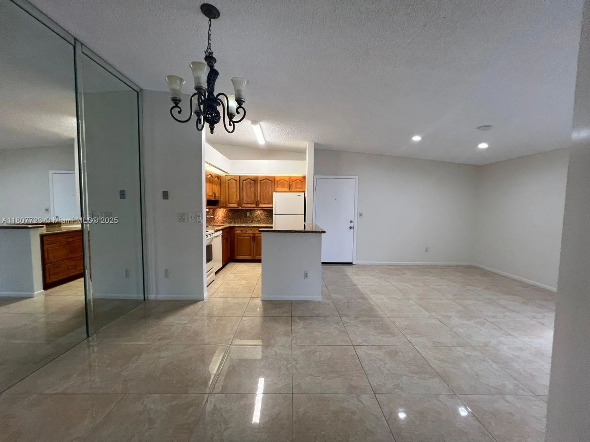 Property Slideshow image 8 of 31 | 9873 n belfort cir 215, Tamarac, FL, 33321