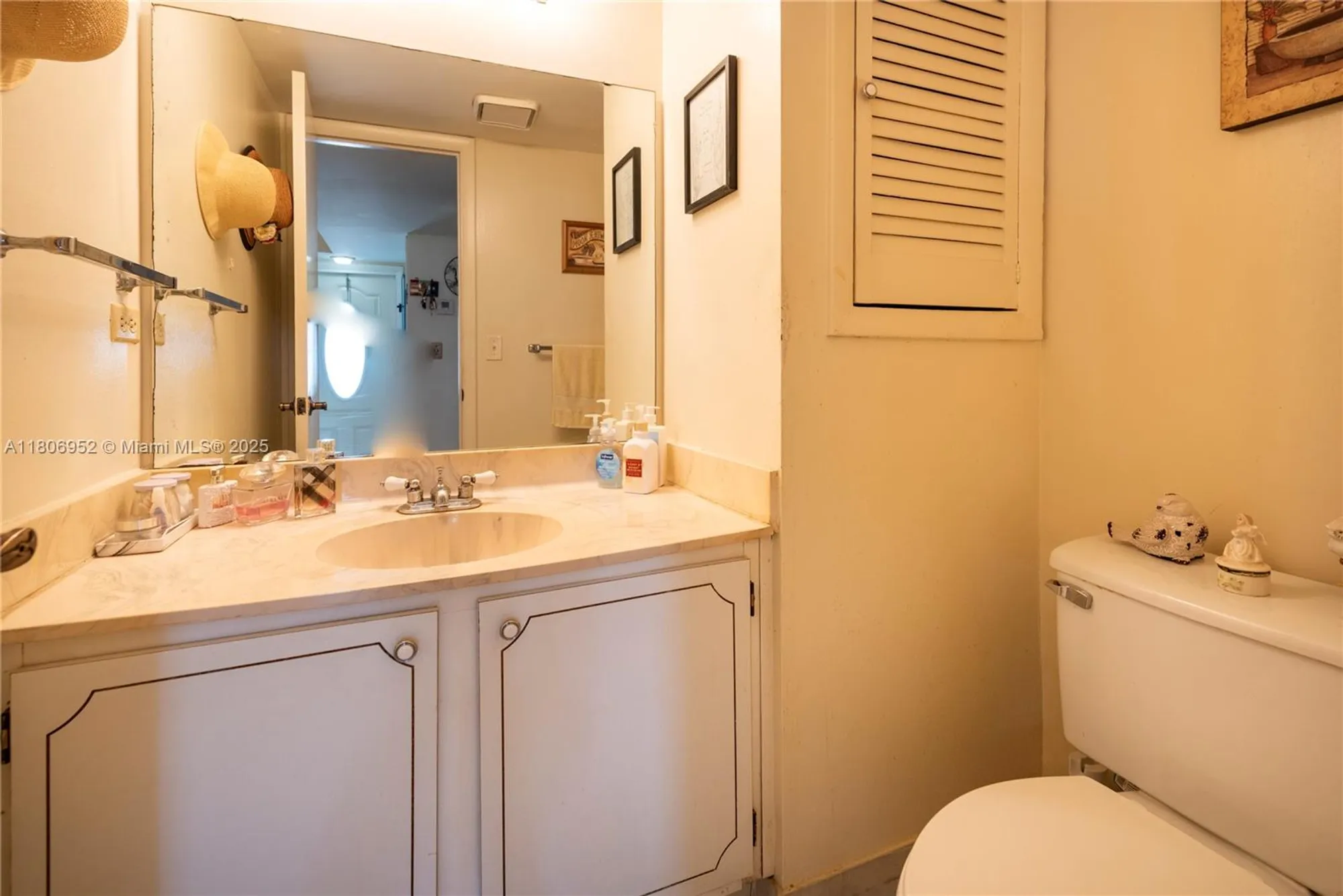 Property Slideshow image 13 of 47 | 9823 s hollybrook lake dr 105, Pembroke Pines, FL, 33025