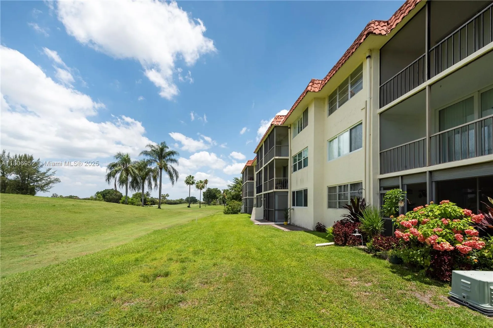 Property Slideshow image 23 of 47 | 9823 s hollybrook lake dr 105, Pembroke Pines, FL, 33025