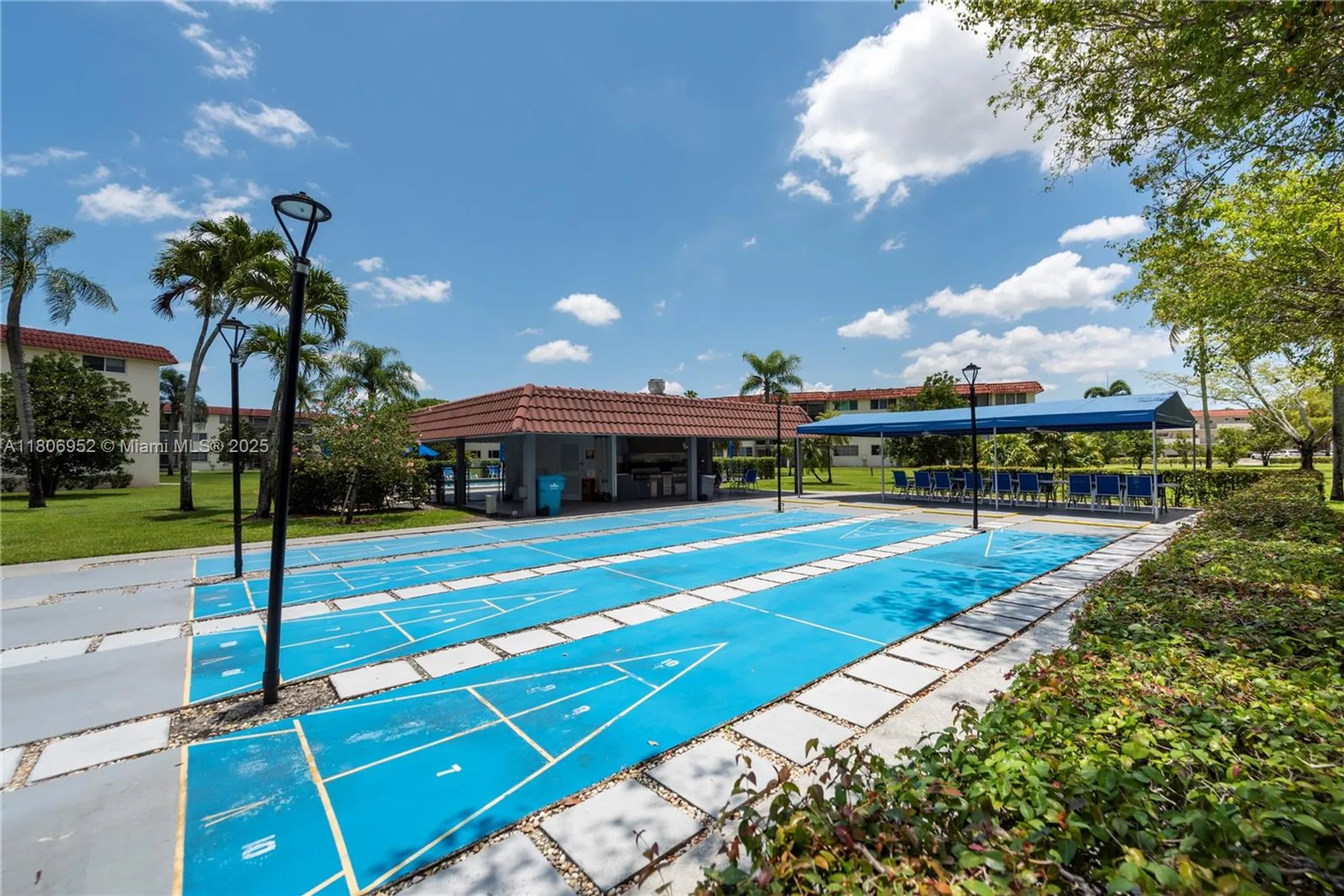 Property Slideshow image 32 of 47 | 9823 s hollybrook lake dr 105, Pembroke Pines, FL, 33025