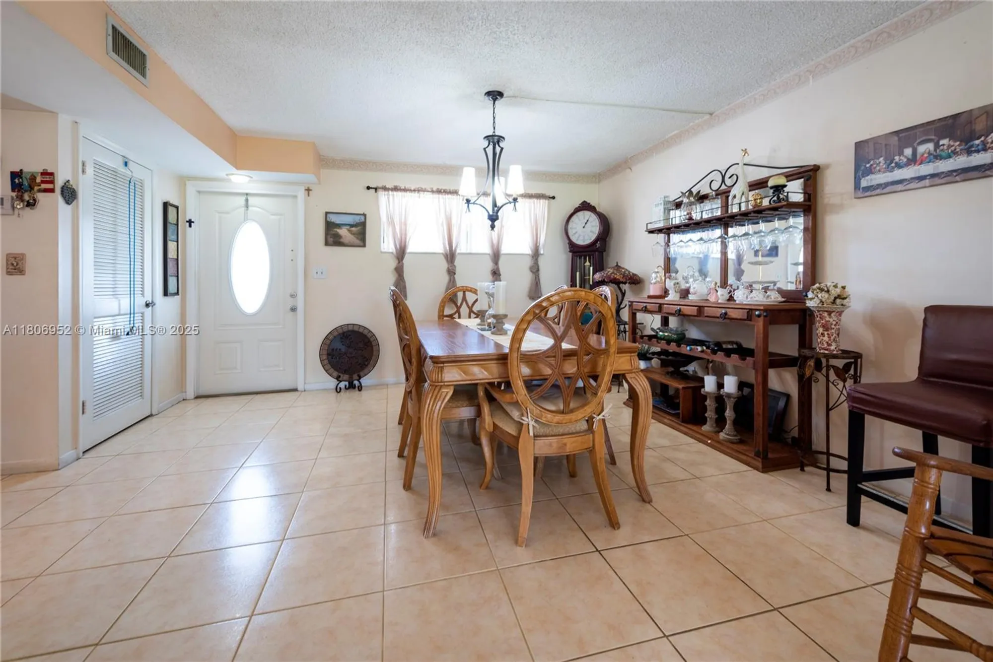 Property Slideshow image 5 of 47 | 9823 s hollybrook lake dr 105, Pembroke Pines, FL, 33025