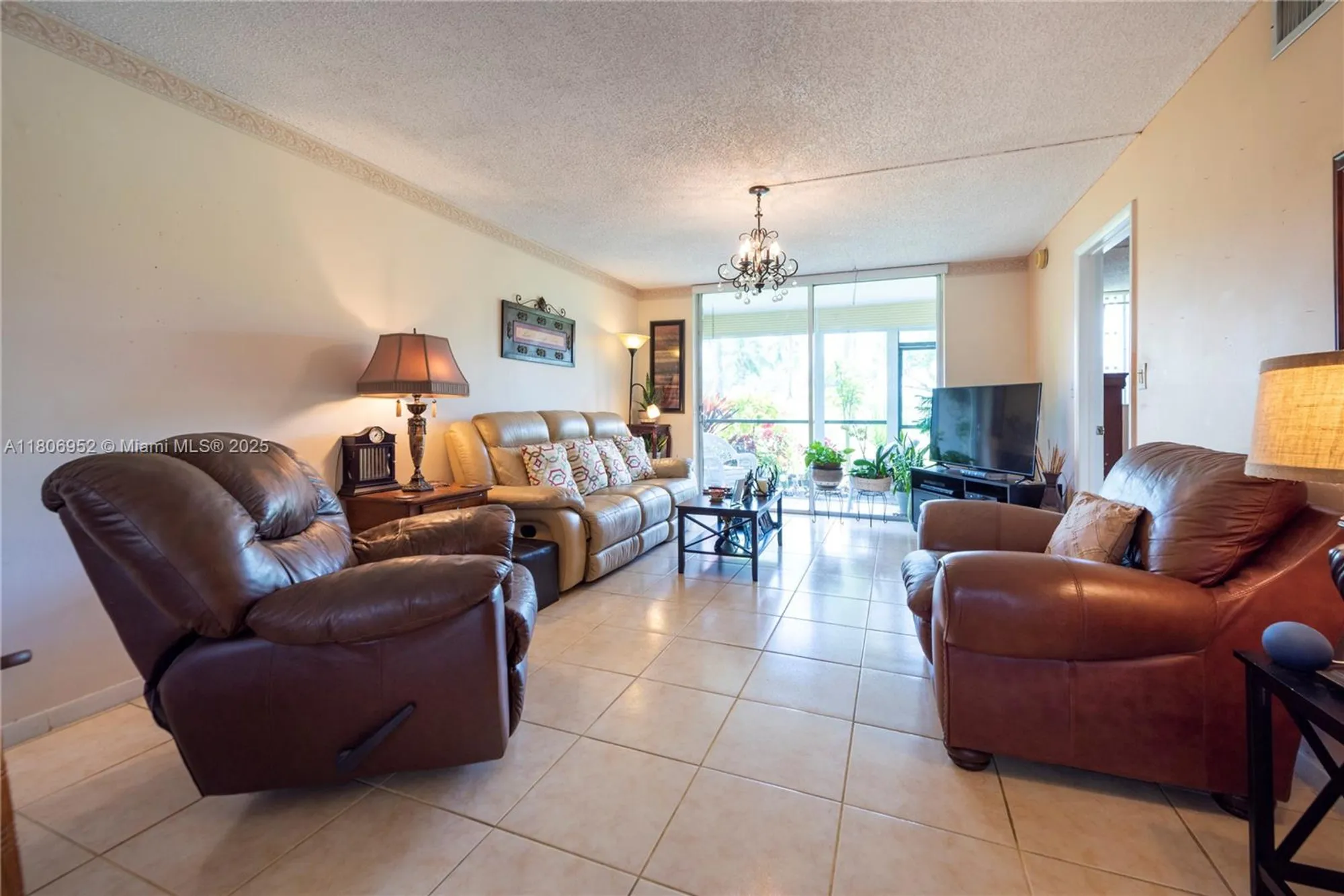 Property Slideshow image 7 of 47 | 9823 s hollybrook lake dr 105, Pembroke Pines, FL, 33025