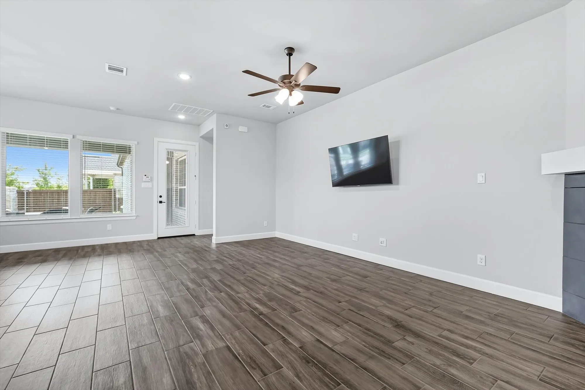 Property Slideshow image 14 of 38 | 4760 kings garden pkwy, Arlington, TX, 76005