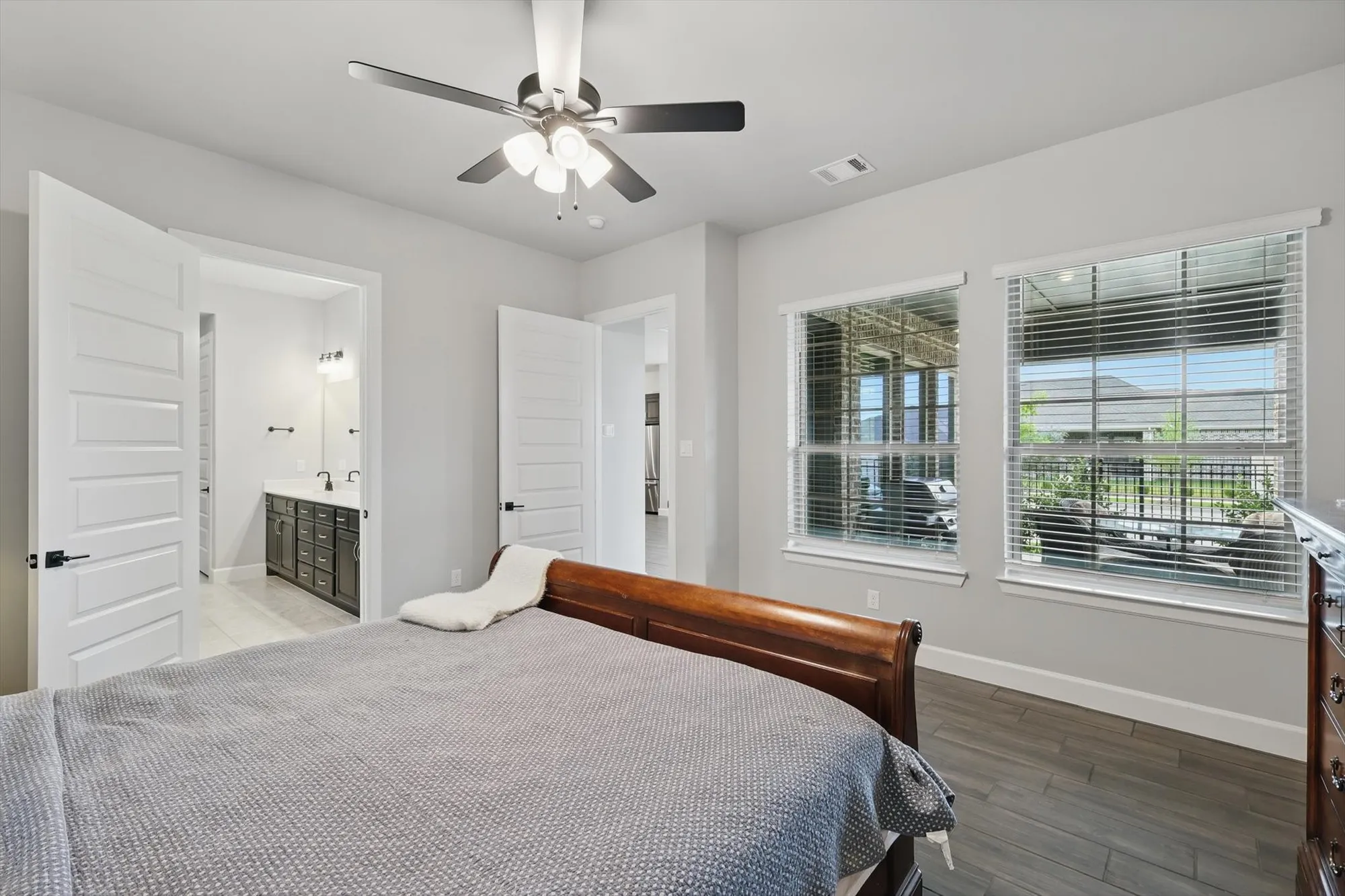 Property Slideshow image 17 of 38 | 4760 kings garden pkwy, Arlington, TX, 76005