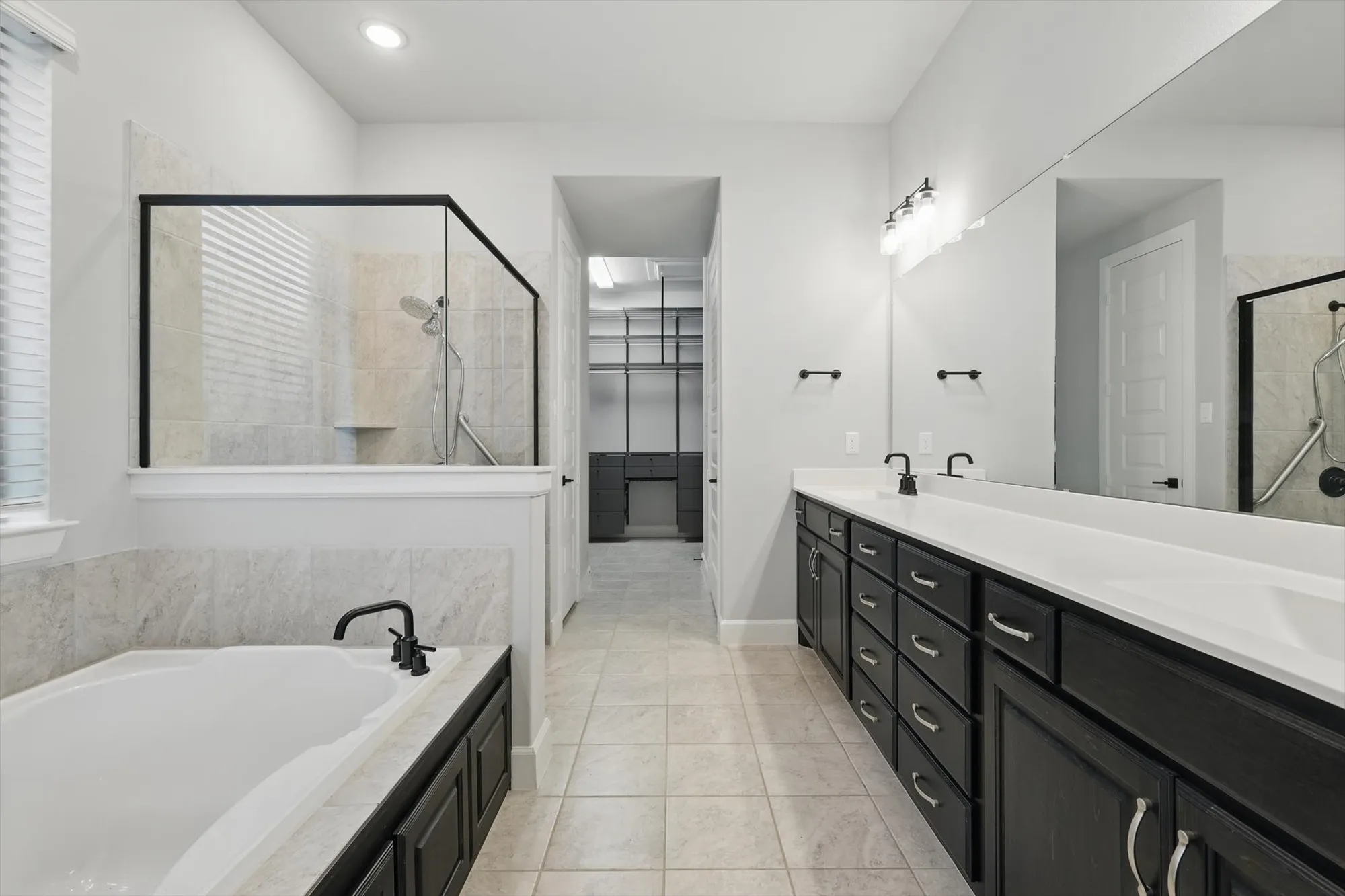 Property Slideshow image 18 of 38 | 4760 kings garden pkwy, Arlington, TX, 76005