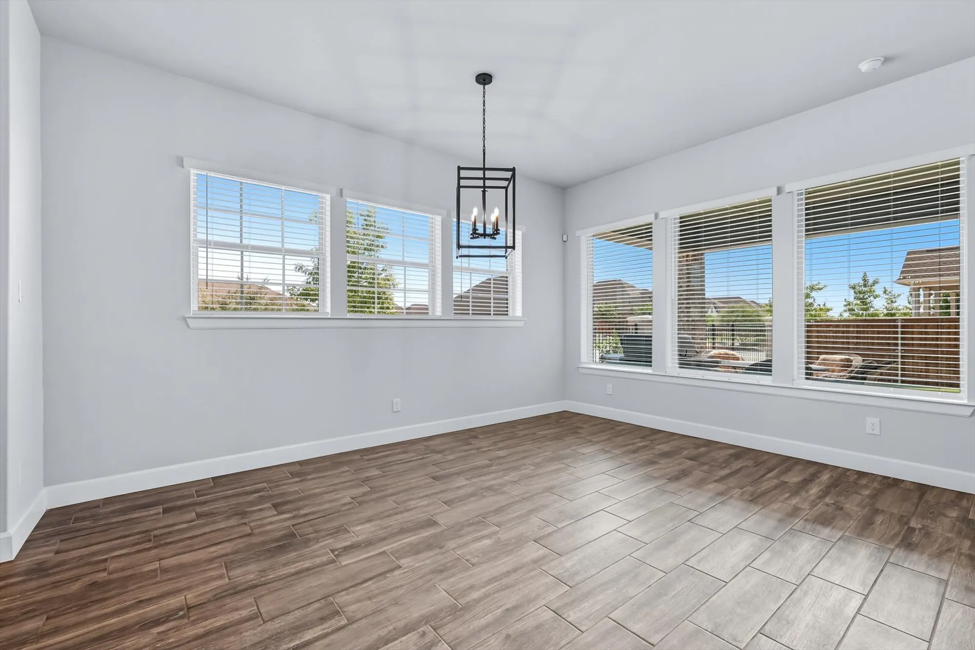 Property Slideshow image 13 of 38 | 4760 kings garden pkwy, Arlington, TX, 76005