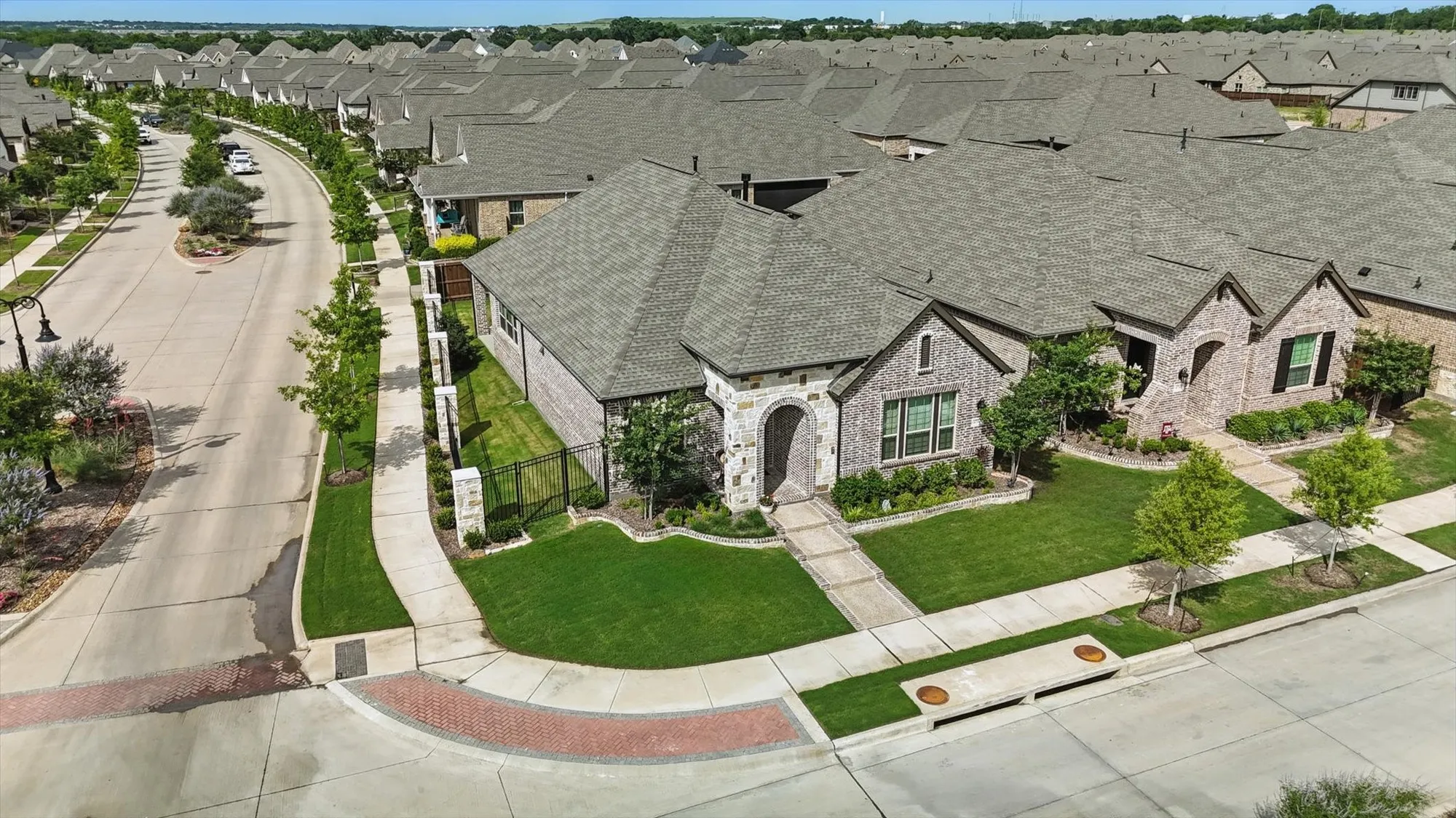 Property Slideshow image 26 of 38 | 4760 kings garden pkwy, Arlington, TX, 76005