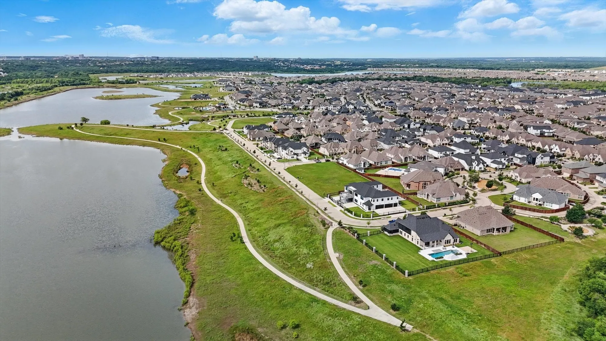 Property Slideshow image 28 of 38 | 4760 kings garden pkwy, Arlington, TX, 76005