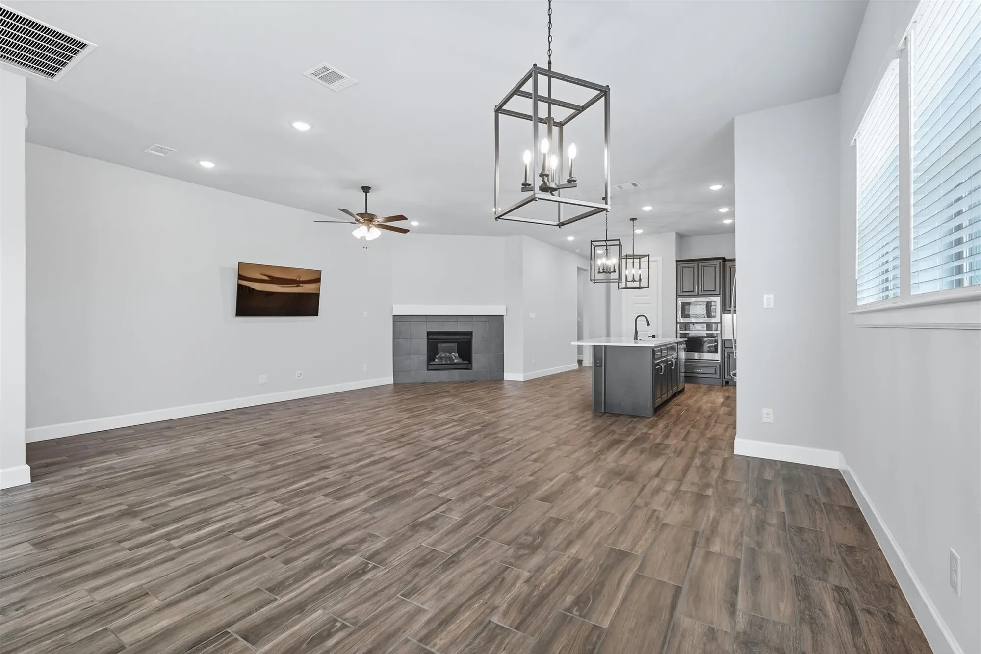 Property Slideshow image 6 of 38 | 4760 kings garden pkwy, Arlington, TX, 76005