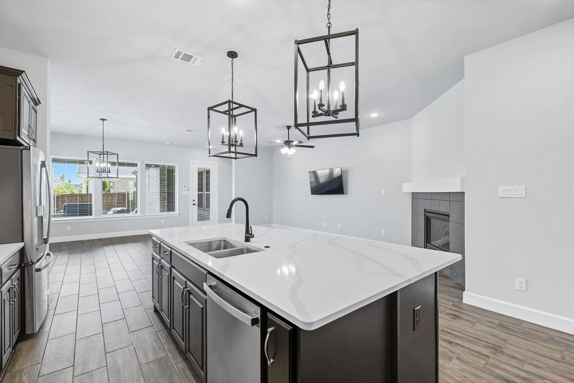 Property Slideshow image 7 of 38 | 4760 kings garden pkwy, Arlington, TX, 76005