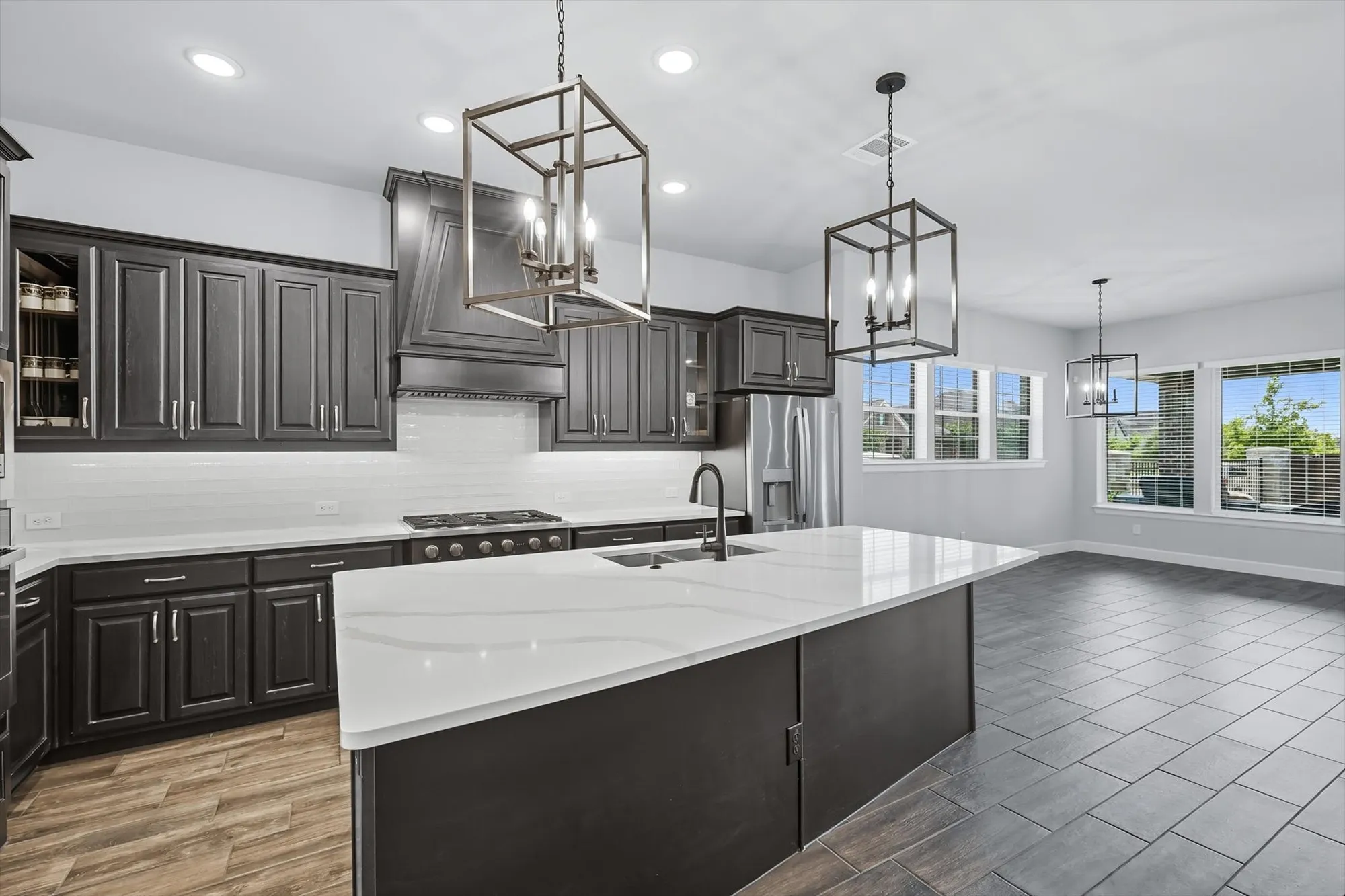 Property Slideshow image 9 of 38 | 4760 kings garden pkwy, Arlington, TX, 76005