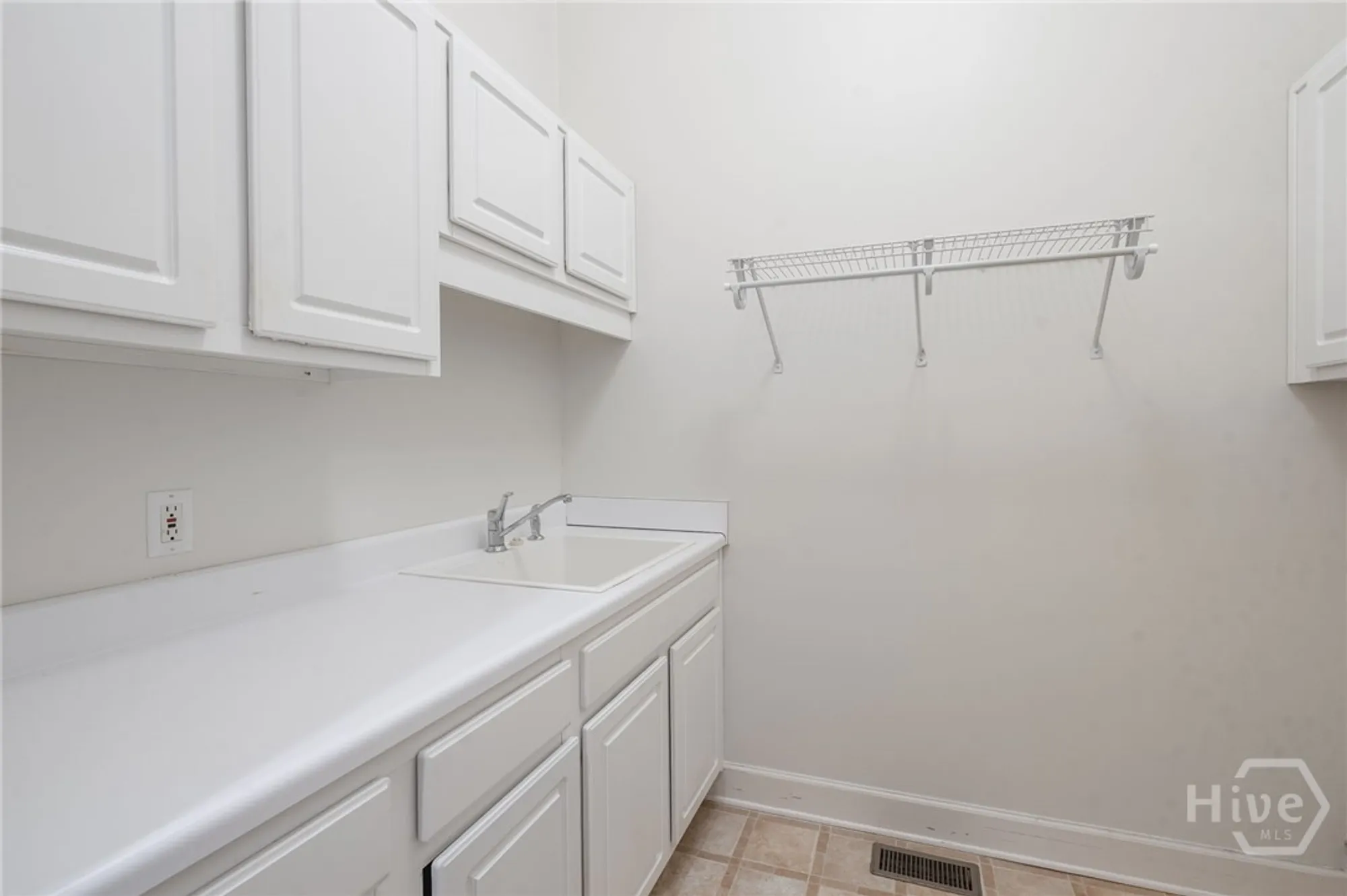 Property Slideshow image 21 of 47 | 2 franklin creek rd s, Savannah, GA, 31411