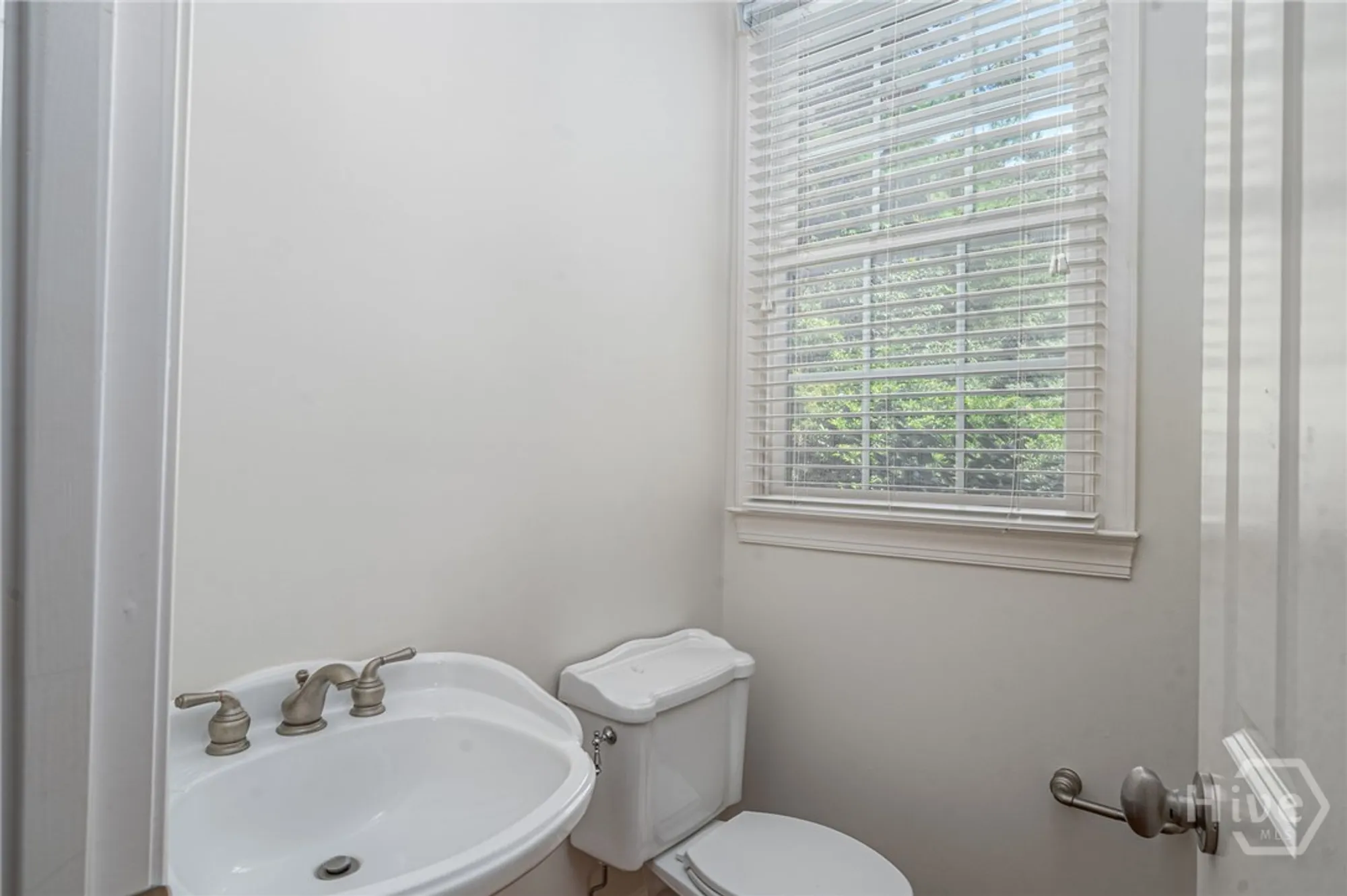 Property Slideshow image 22 of 47 | 2 franklin creek rd s, Savannah, GA, 31411