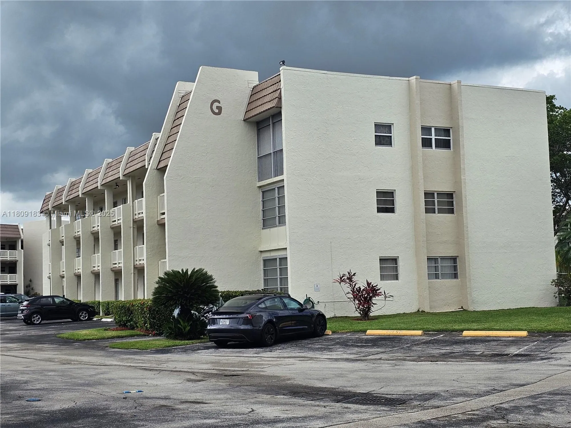 Property Slideshow image 4 of 35 | 6850 r o y a l palm bl 209-g, Margate, FL, 33063