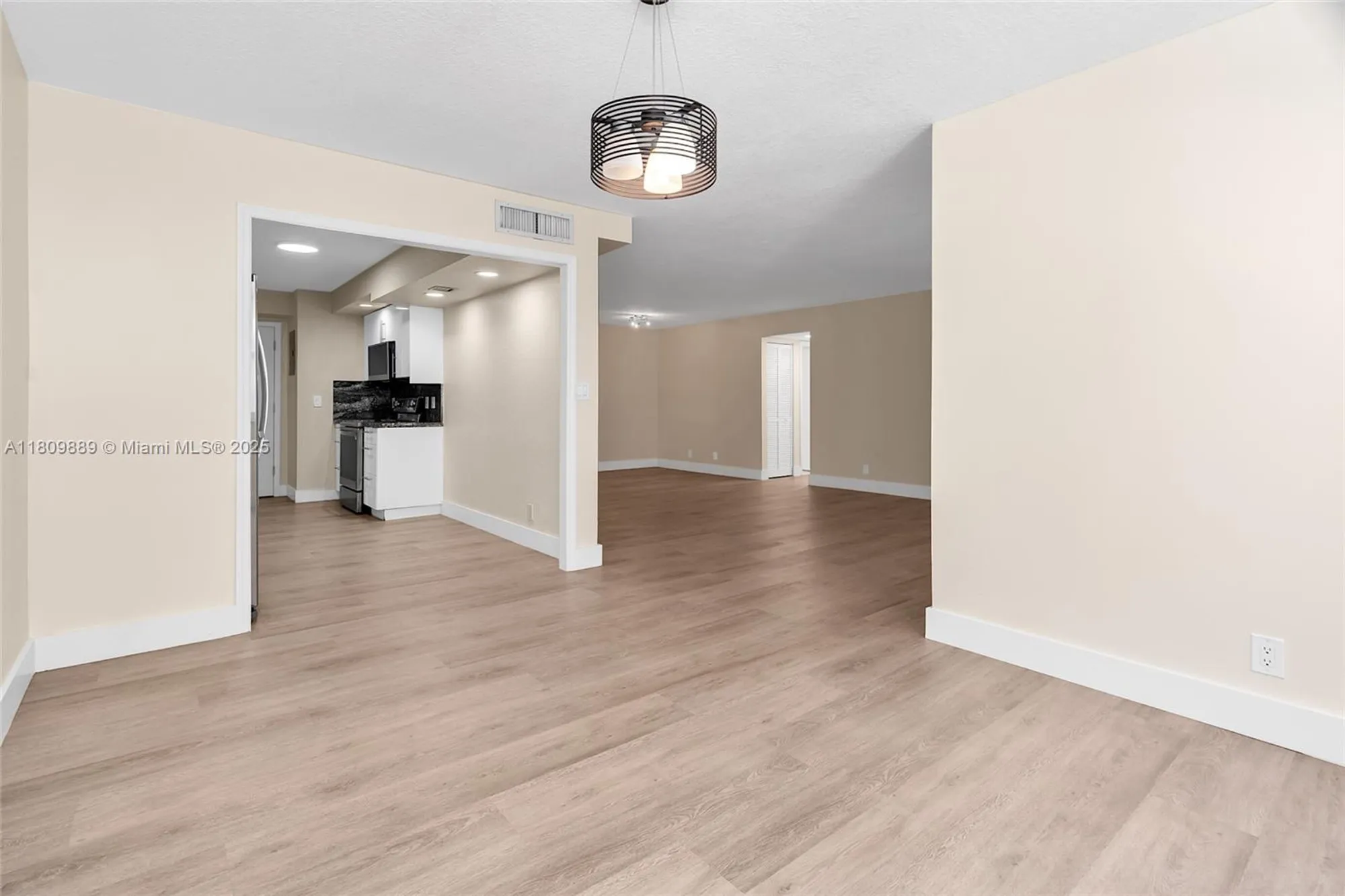 Property Slideshow image 14 of 48 | 1904 s ocean dr 1004, Hallandale Beach, FL, 33009