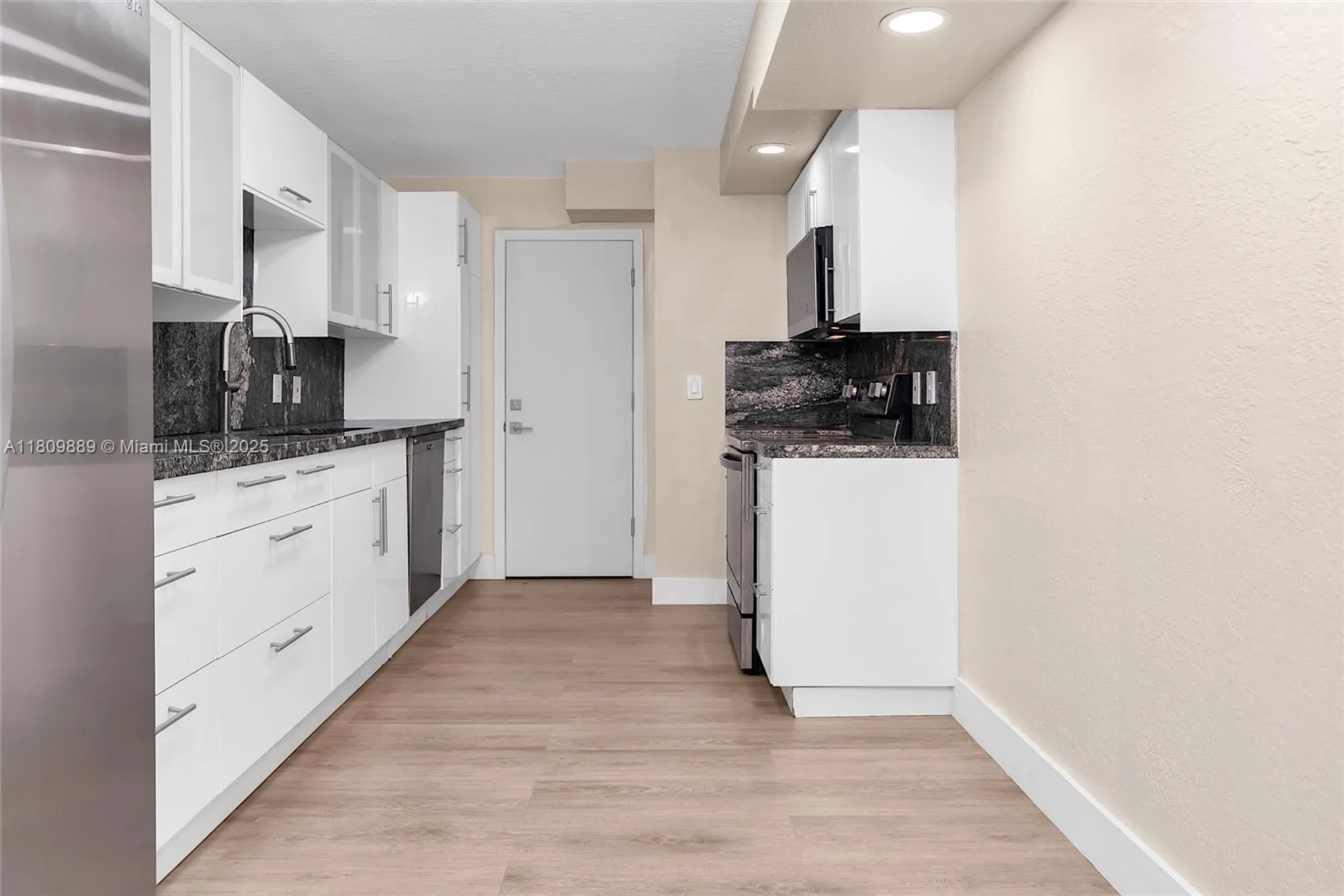 Property Slideshow image 16 of 48 | 1904 s ocean dr 1004, Hallandale Beach, FL, 33009