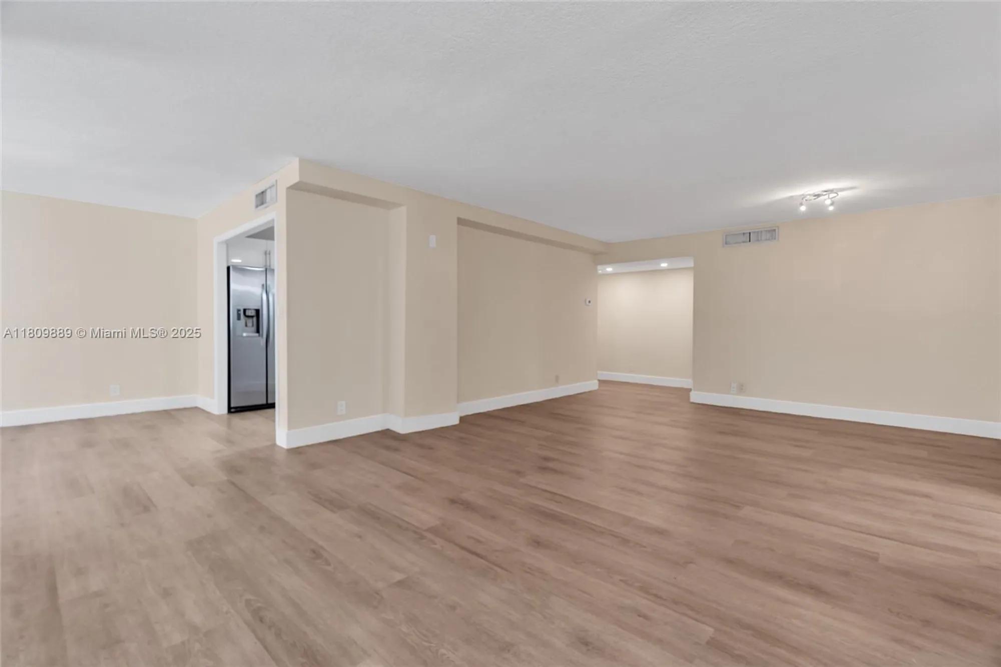 Property Slideshow image 11 of 48 | 1904 s ocean dr 1004, Hallandale Beach, FL, 33009