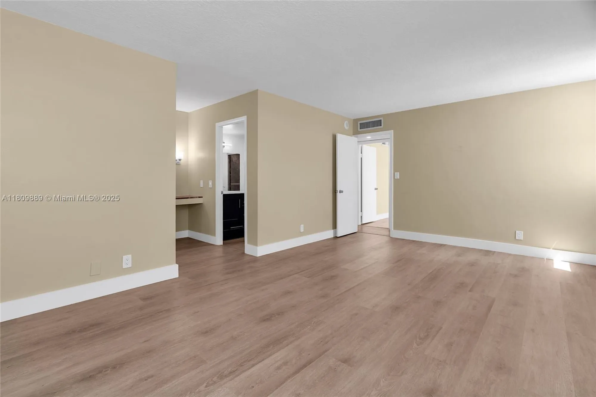 Property Slideshow image 34 of 48 | 1904 s ocean dr 1004, Hallandale Beach, FL, 33009