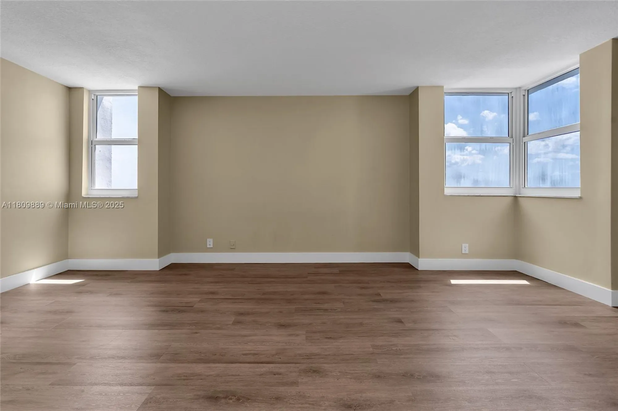 Property Slideshow image 35 of 48 | 1904 s ocean dr 1004, Hallandale Beach, FL, 33009