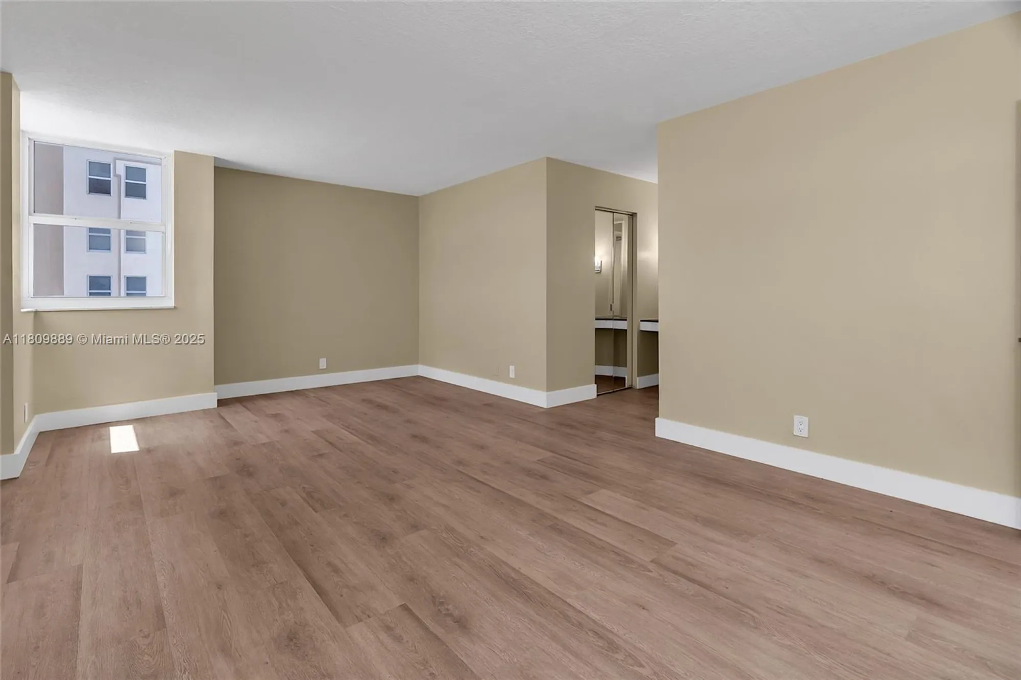 Property Slideshow image 31 of 48 | 1904 s ocean dr 1004, Hallandale Beach, FL, 33009