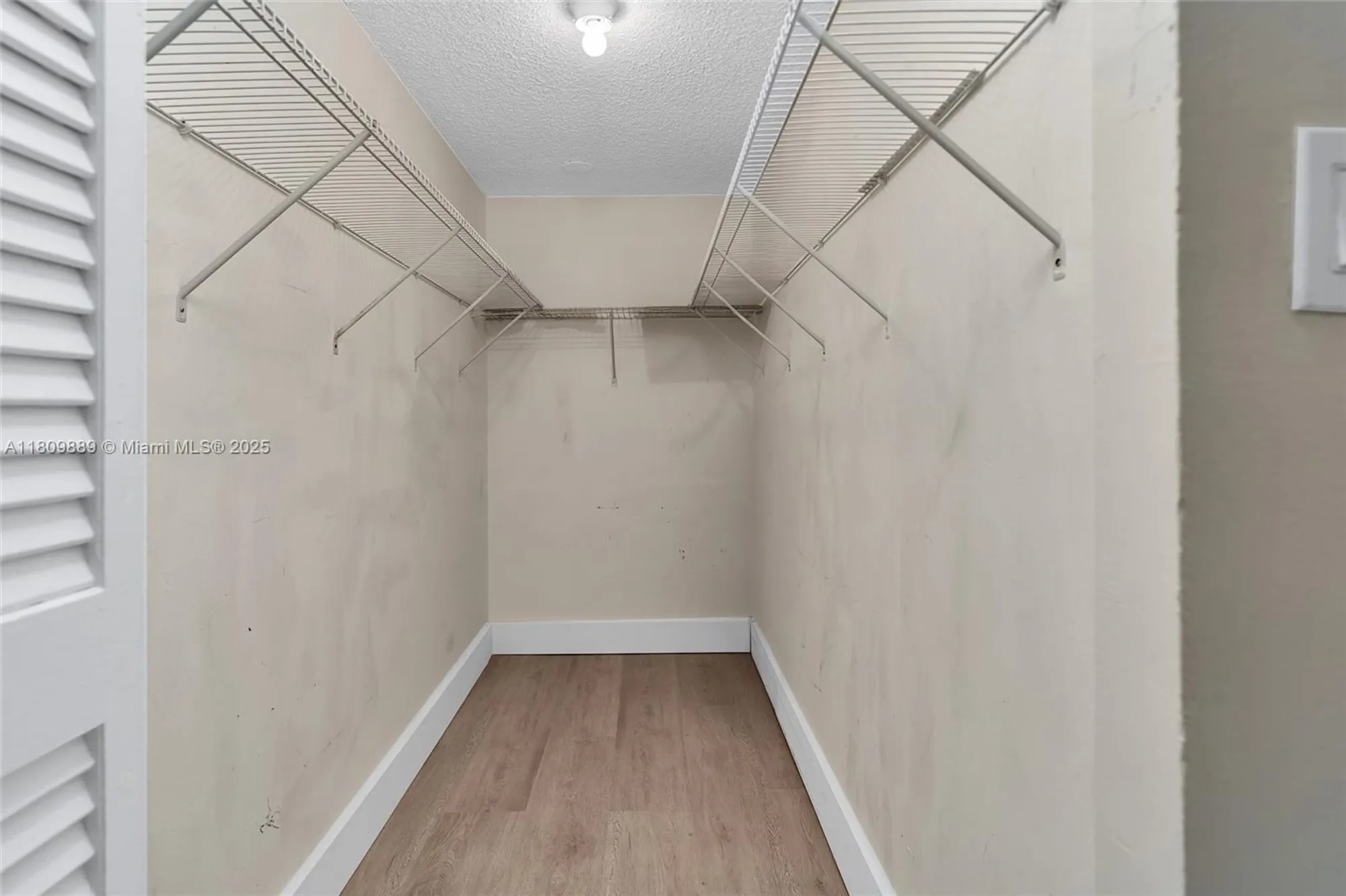 Property Slideshow image 6 of 48 | 1904 s ocean dr 1004, Hallandale Beach, FL, 33009