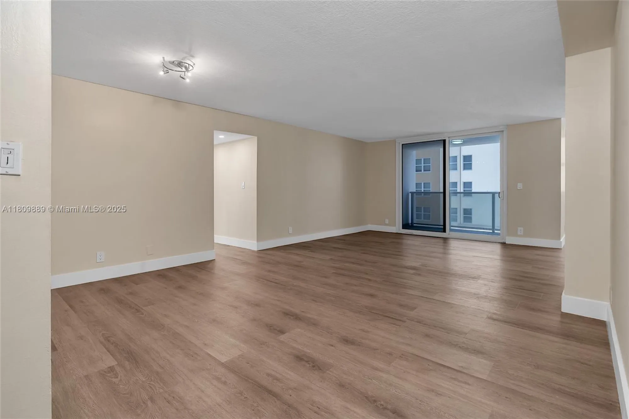 Property Slideshow image 7 of 48 | 1904 s ocean dr 1004, Hallandale Beach, FL, 33009