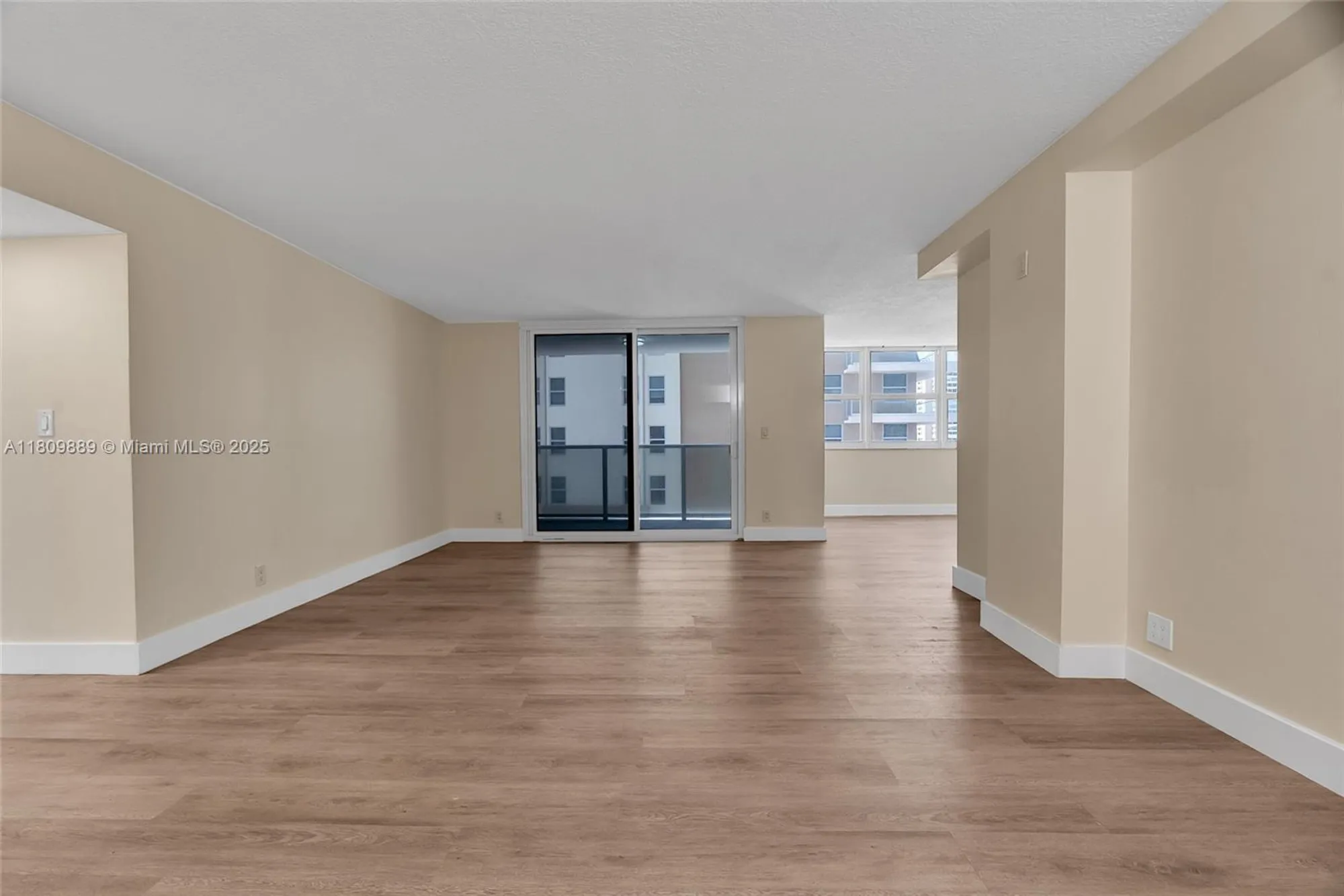 Property Slideshow image 8 of 48 | 1904 s ocean dr 1004, Hallandale Beach, FL, 33009