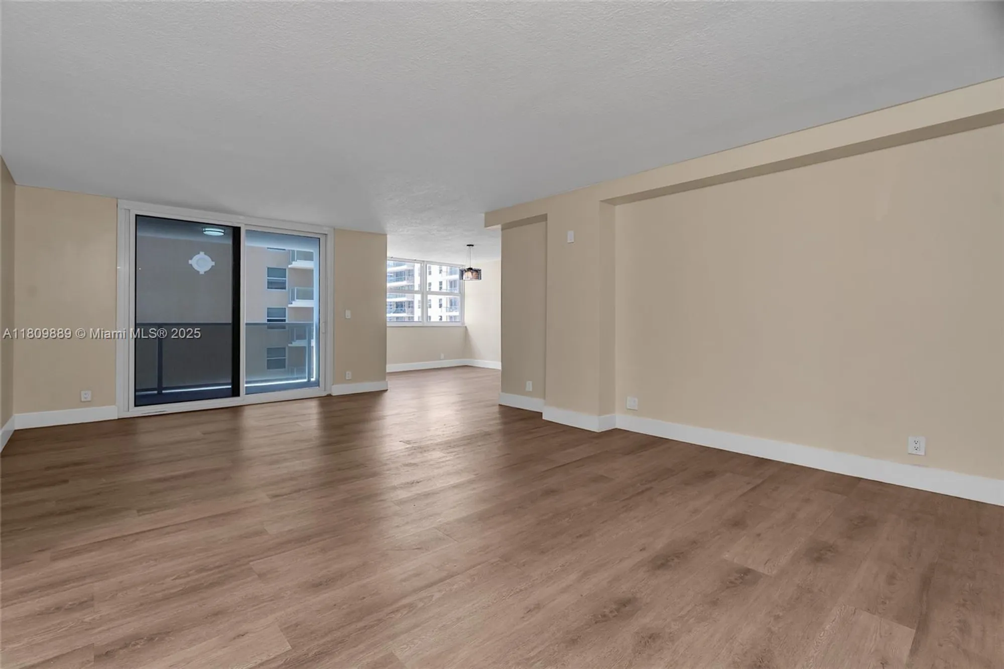 Property Slideshow image 9 of 48 | 1904 s ocean dr 1004, Hallandale Beach, FL, 33009