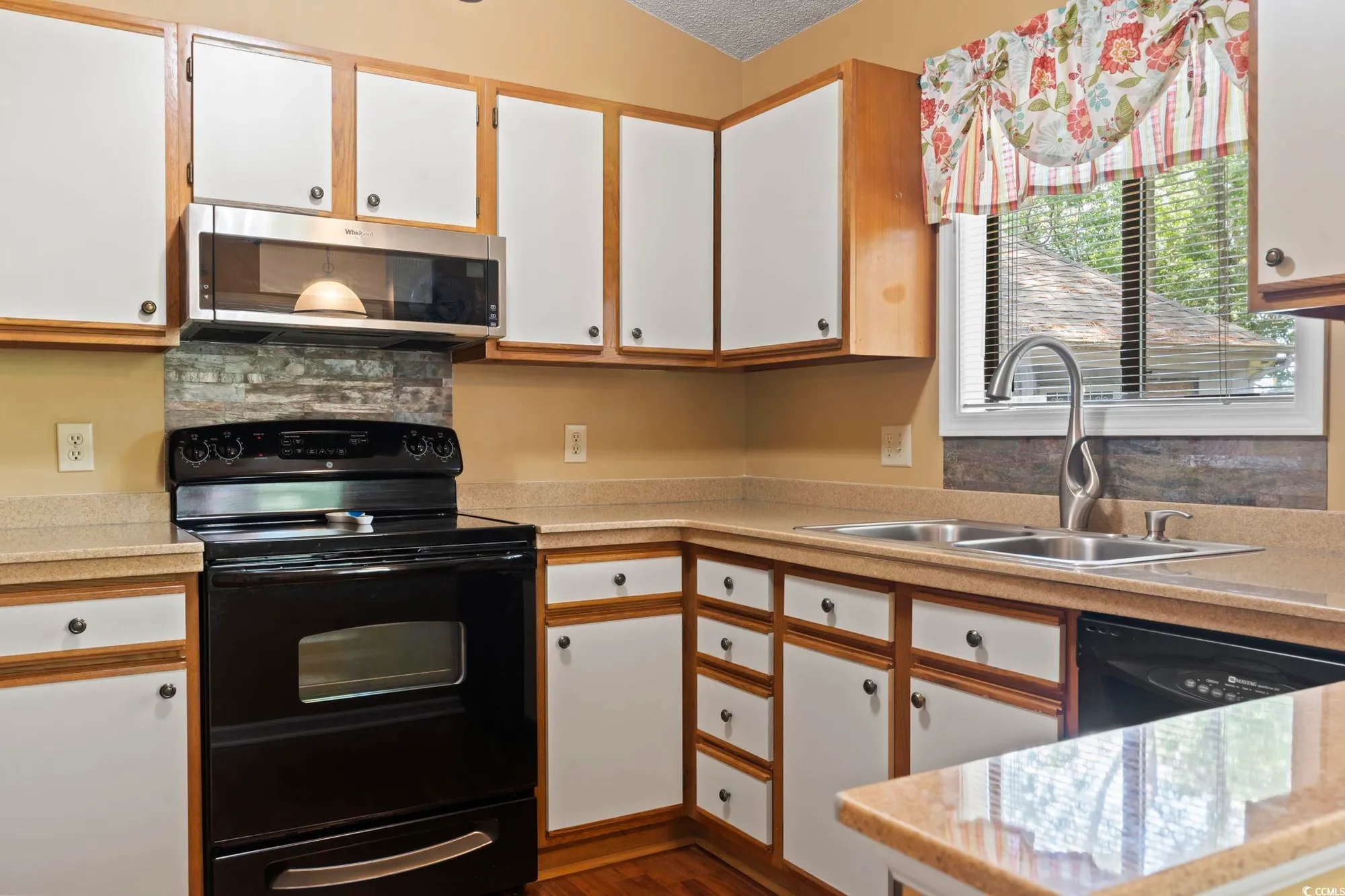 Property Slideshow image 8 of 40 | 752 tall oaks ct, Myrtle Beach, SC, 29588