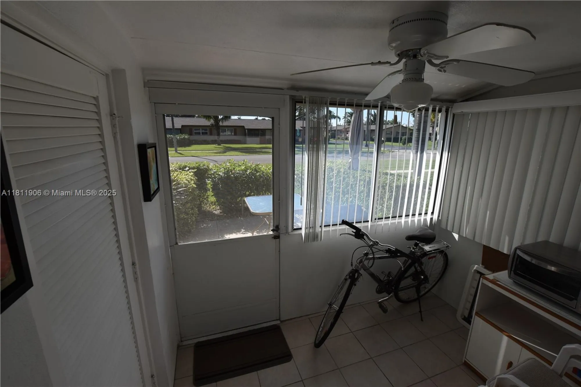 Property Slideshow image 16 of 33 | 2862 crosley dr c, West Palm Beach, FL, 33415